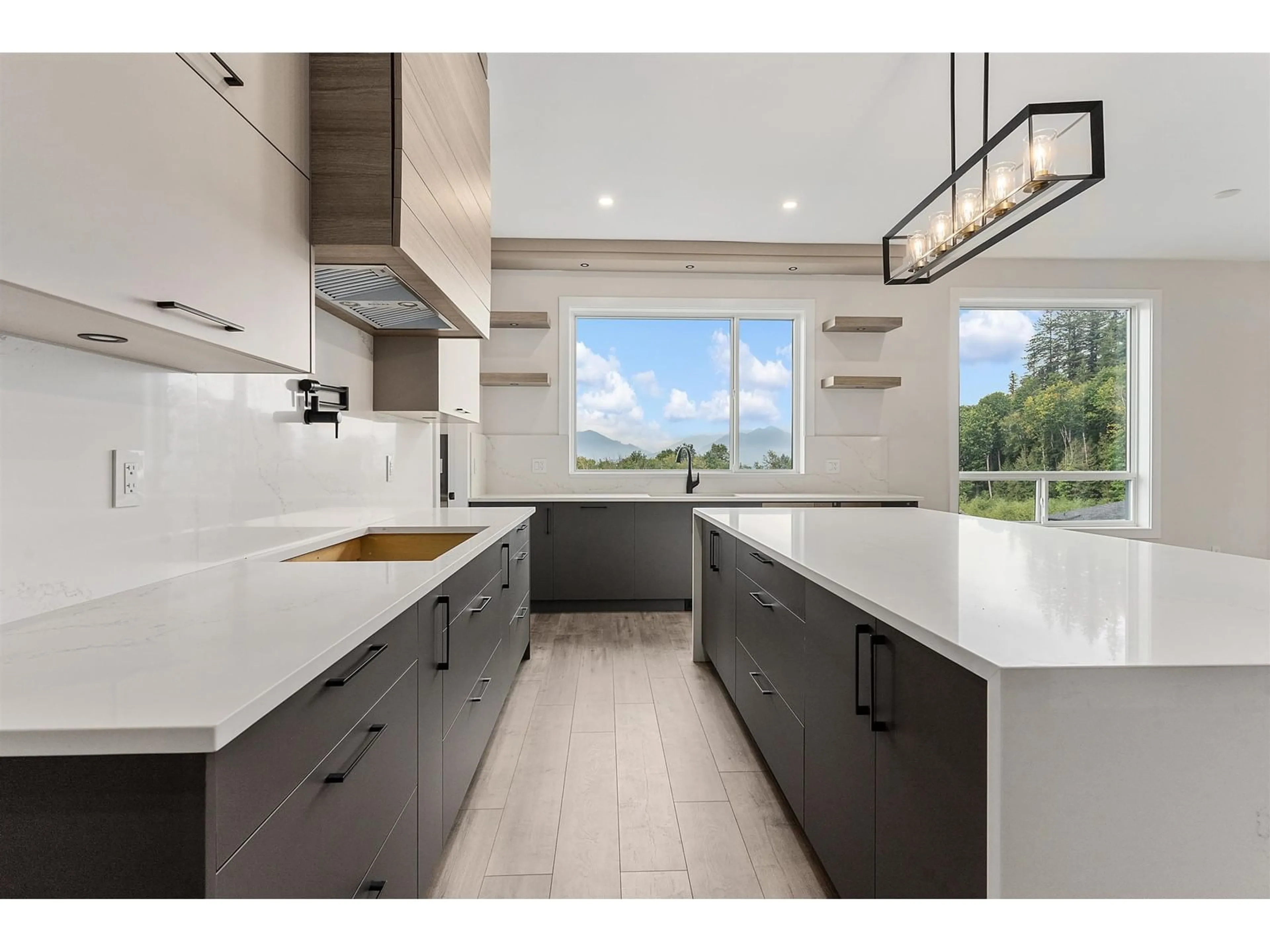 Contemporary kitchen, ceramic/tile floor for 51193 CHARLOTTE PLACE, Chilliwack British Columbia V4Z0E5