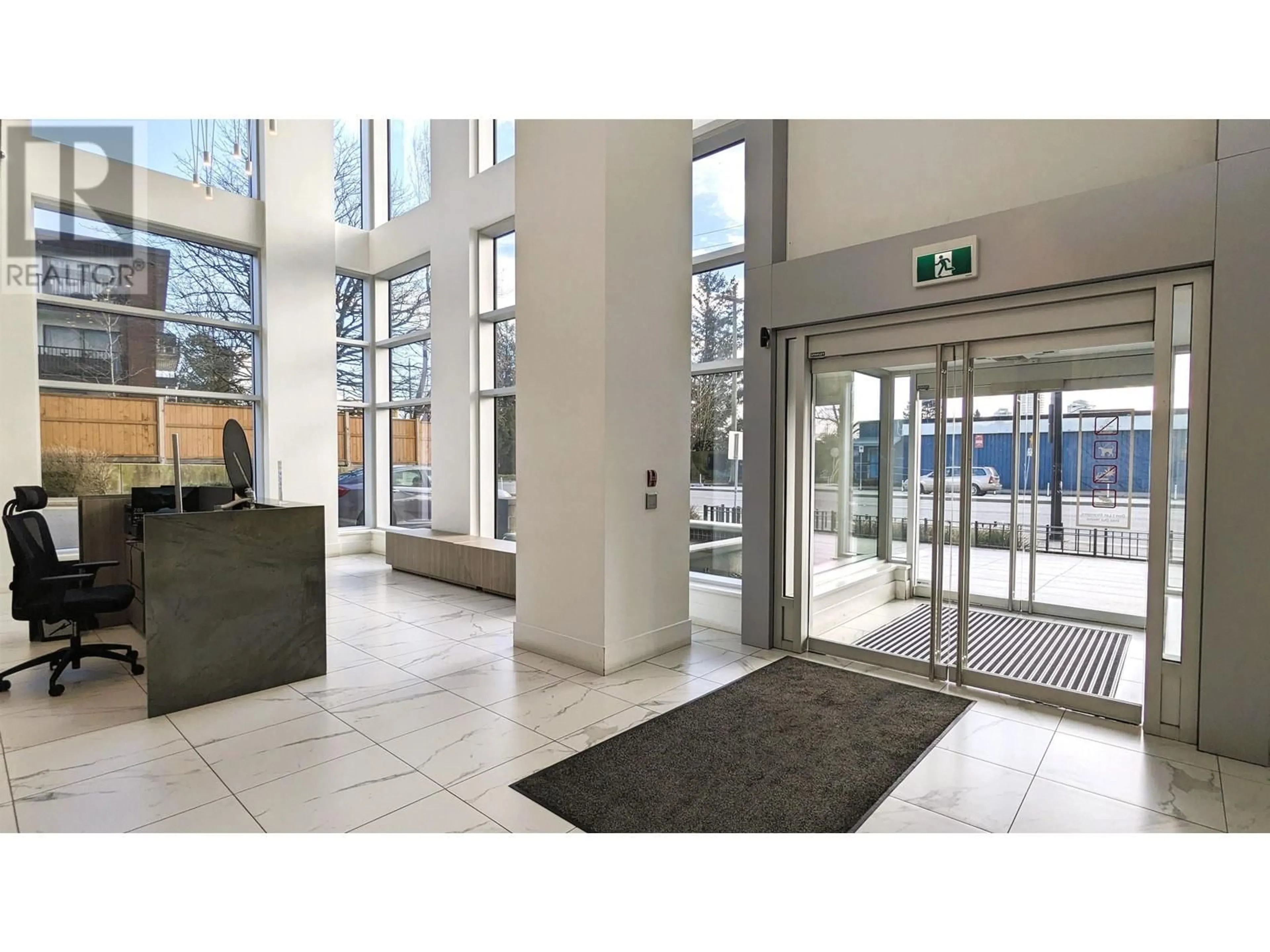 Indoor foyer for 1901 7388 KINGSWAY, Burnaby British Columbia V3N0G9