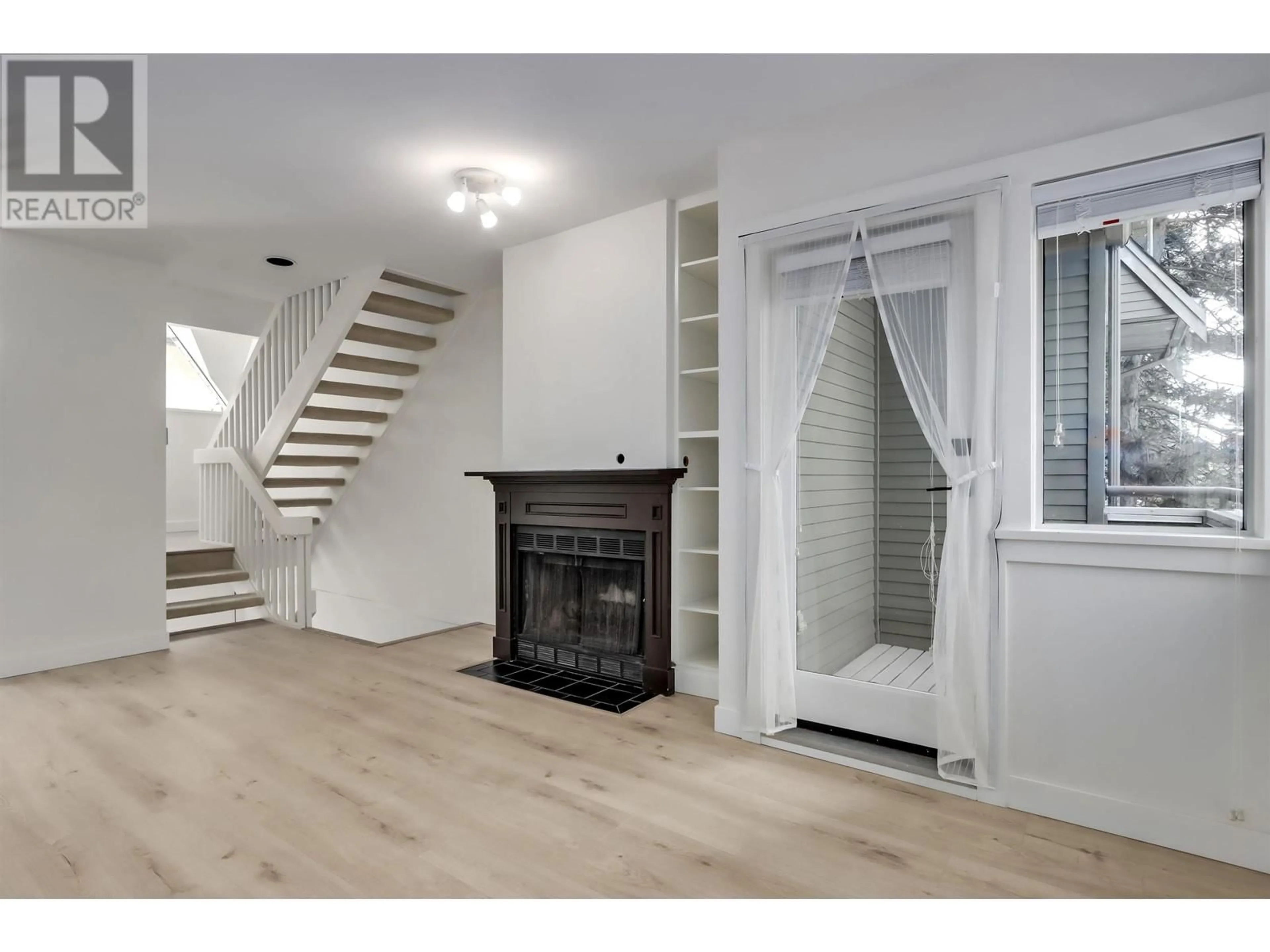 Unknown for 2415 6TH AVENUE, Vancouver British Columbia V6K1W2