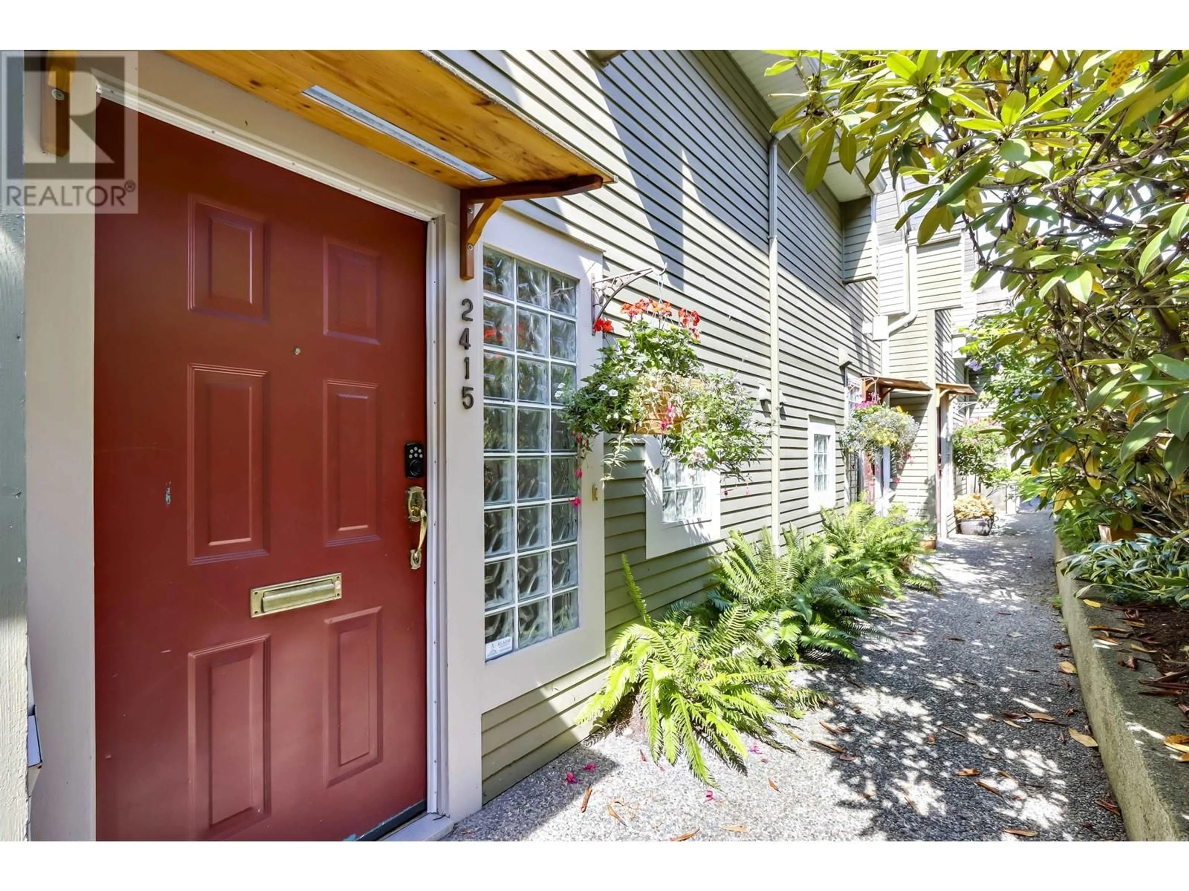 Indoor entryway for 2415 6TH AVENUE, Vancouver British Columbia V6K1W2