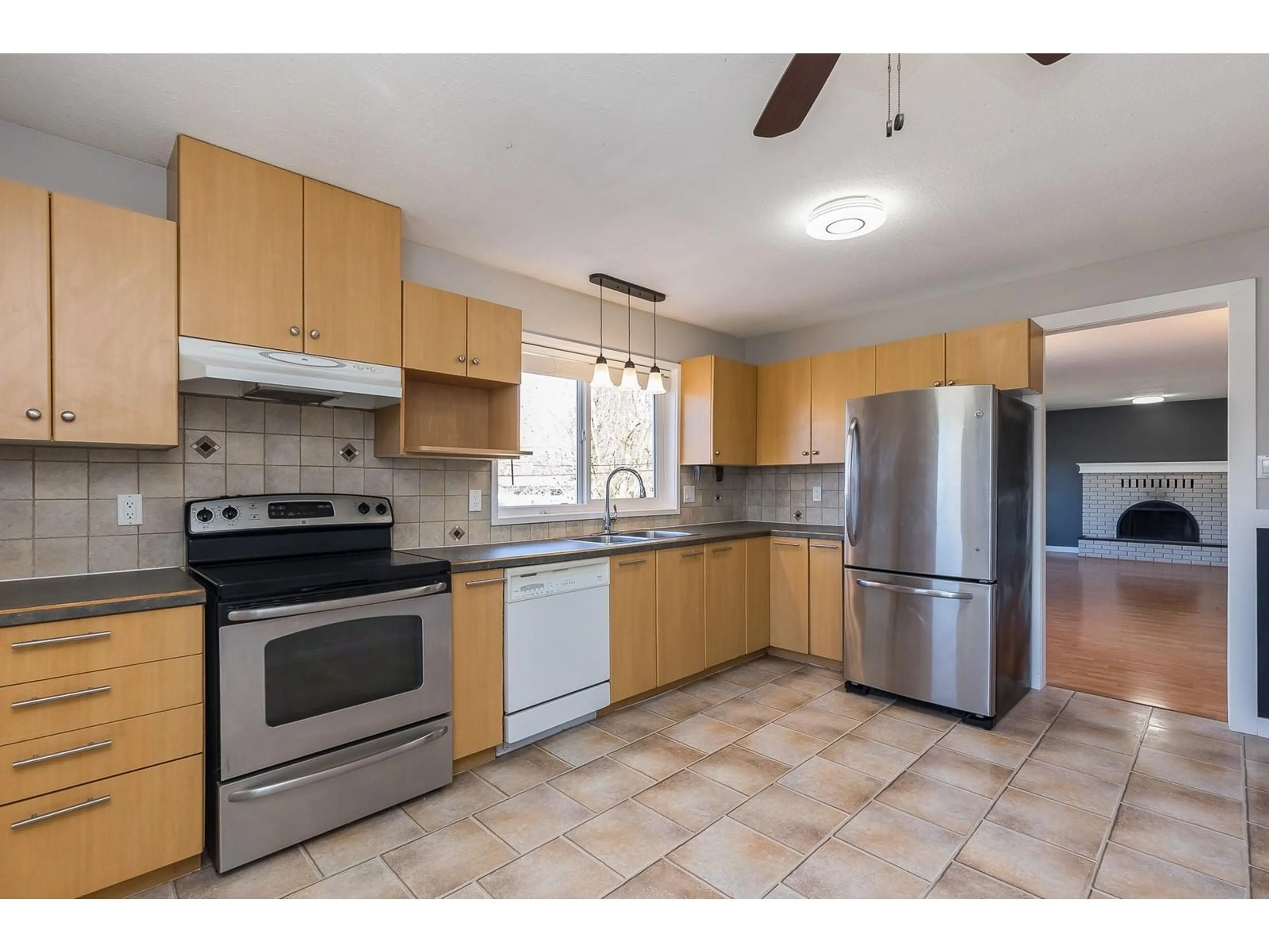 Standard kitchen, unknown for 35062 HIGH DRIVE, Abbotsford British Columbia V2S4P6