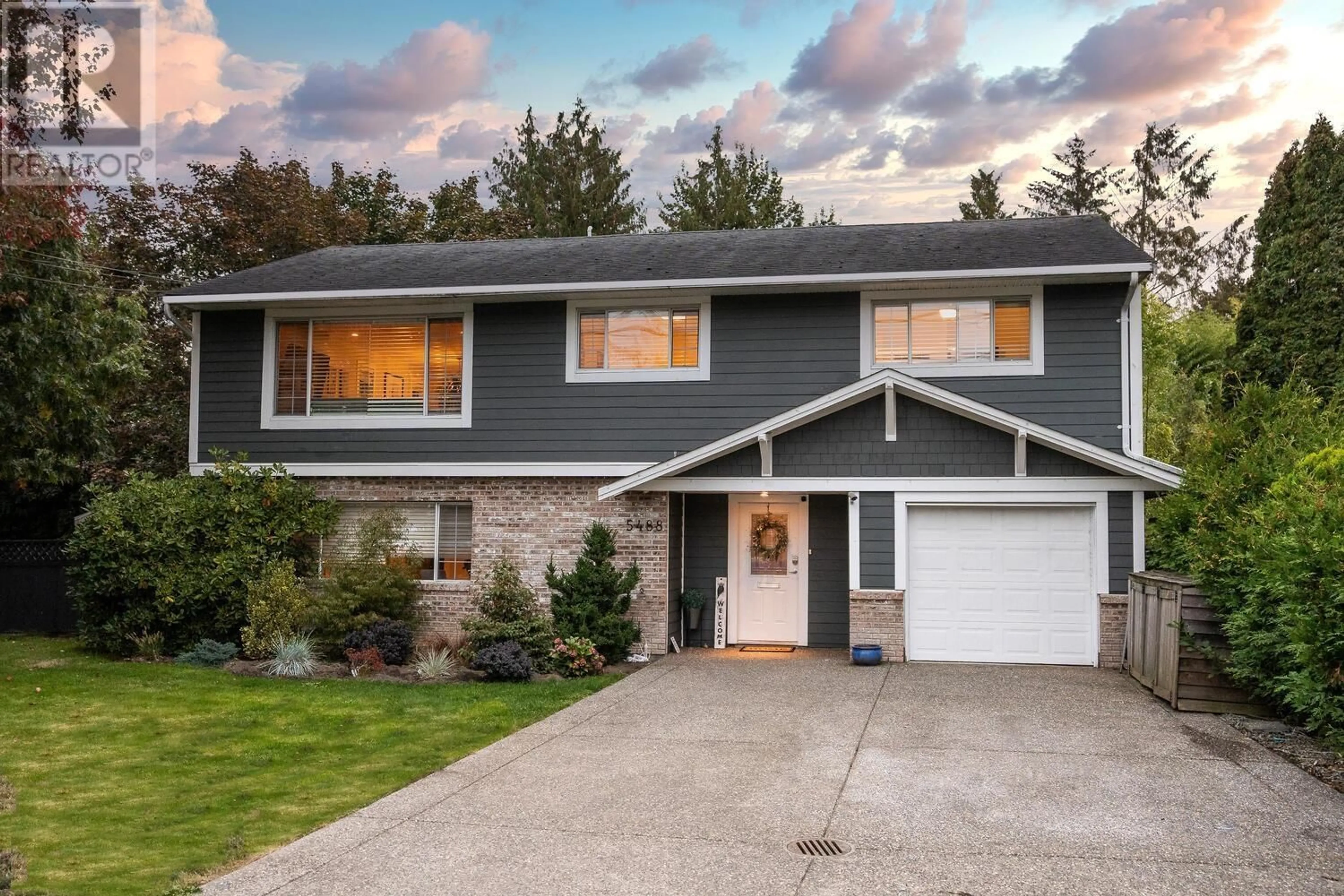 Home with vinyl exterior material, street for 5488 WESTMINSTER AVENUE, Delta British Columbia V4K2J5
