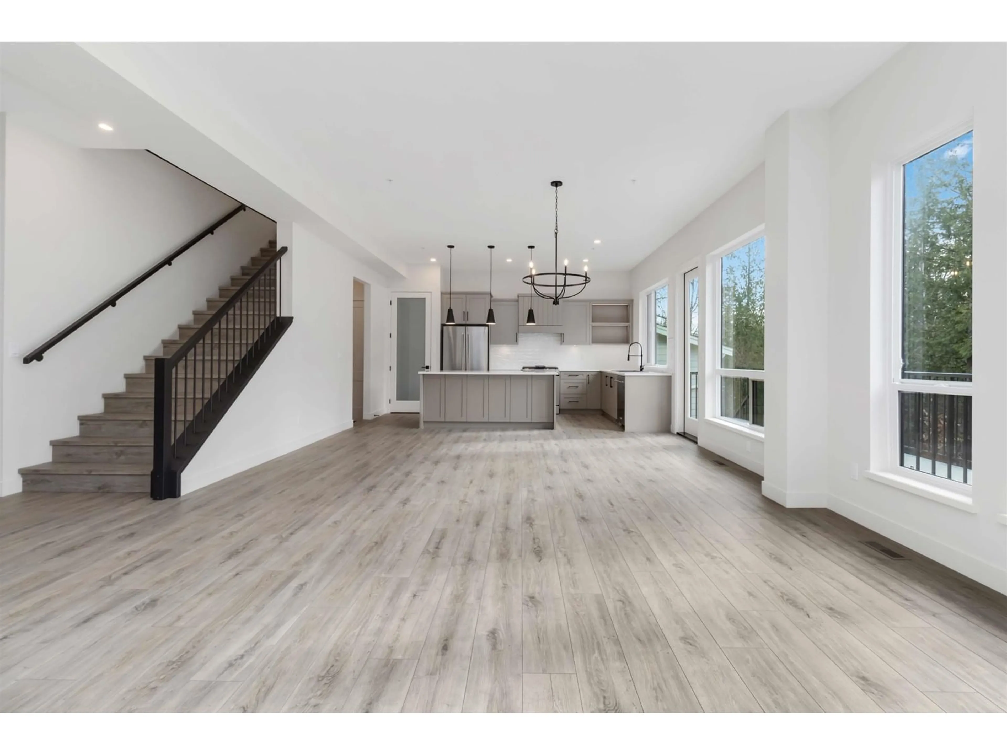 Open concept kitchen, wood/laminate floor for 31508 MCCREATH, Mission British Columbia V4S0E9
