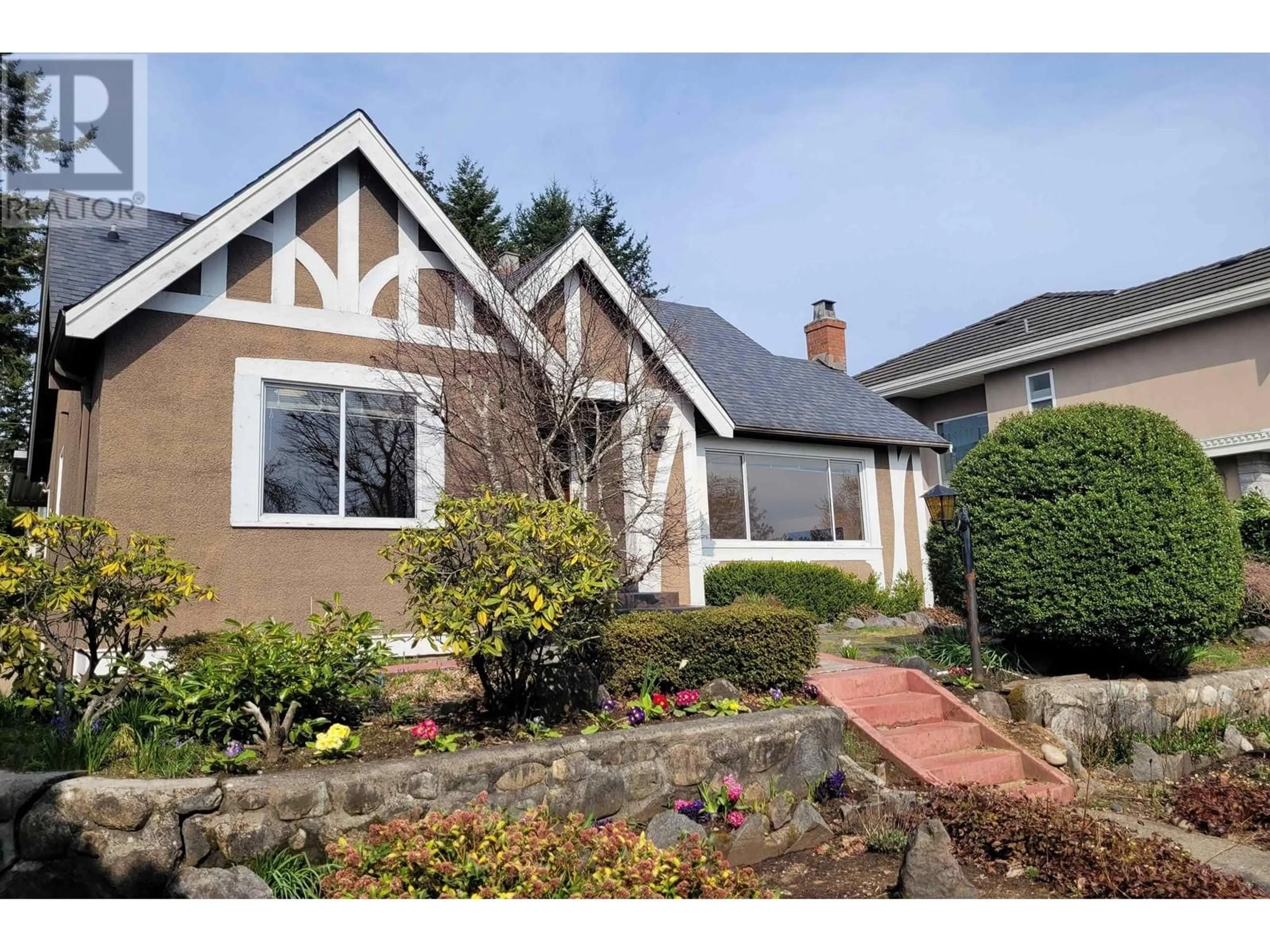 Home with vinyl exterior material, street for 1467 58TH AVENUE, Vancouver British Columbia V6P1W4