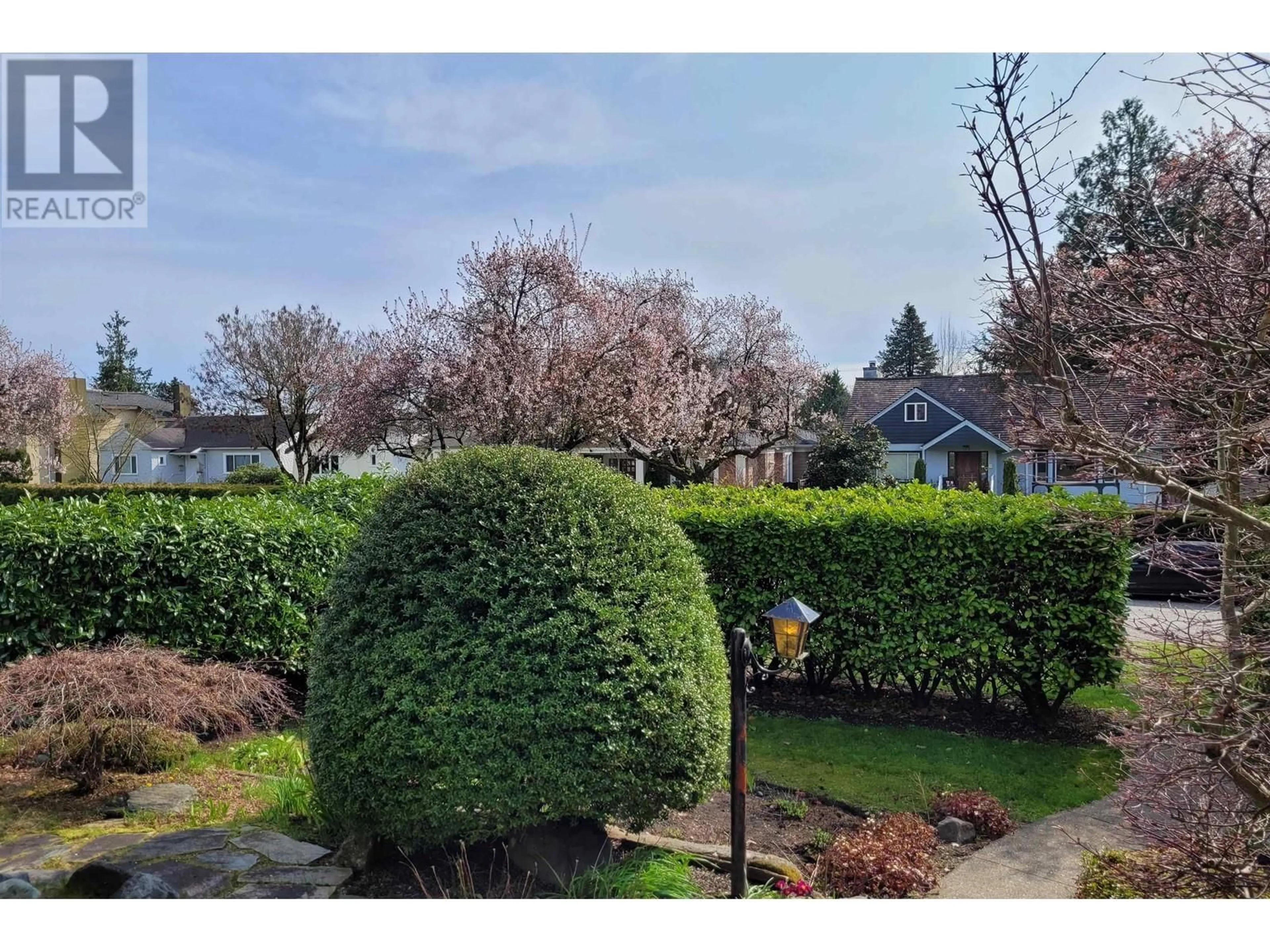 A pic from outside/outdoor area/front of a property/back of a property/a pic from drone, street for 1467 58TH AVENUE, Vancouver British Columbia V6P1W4