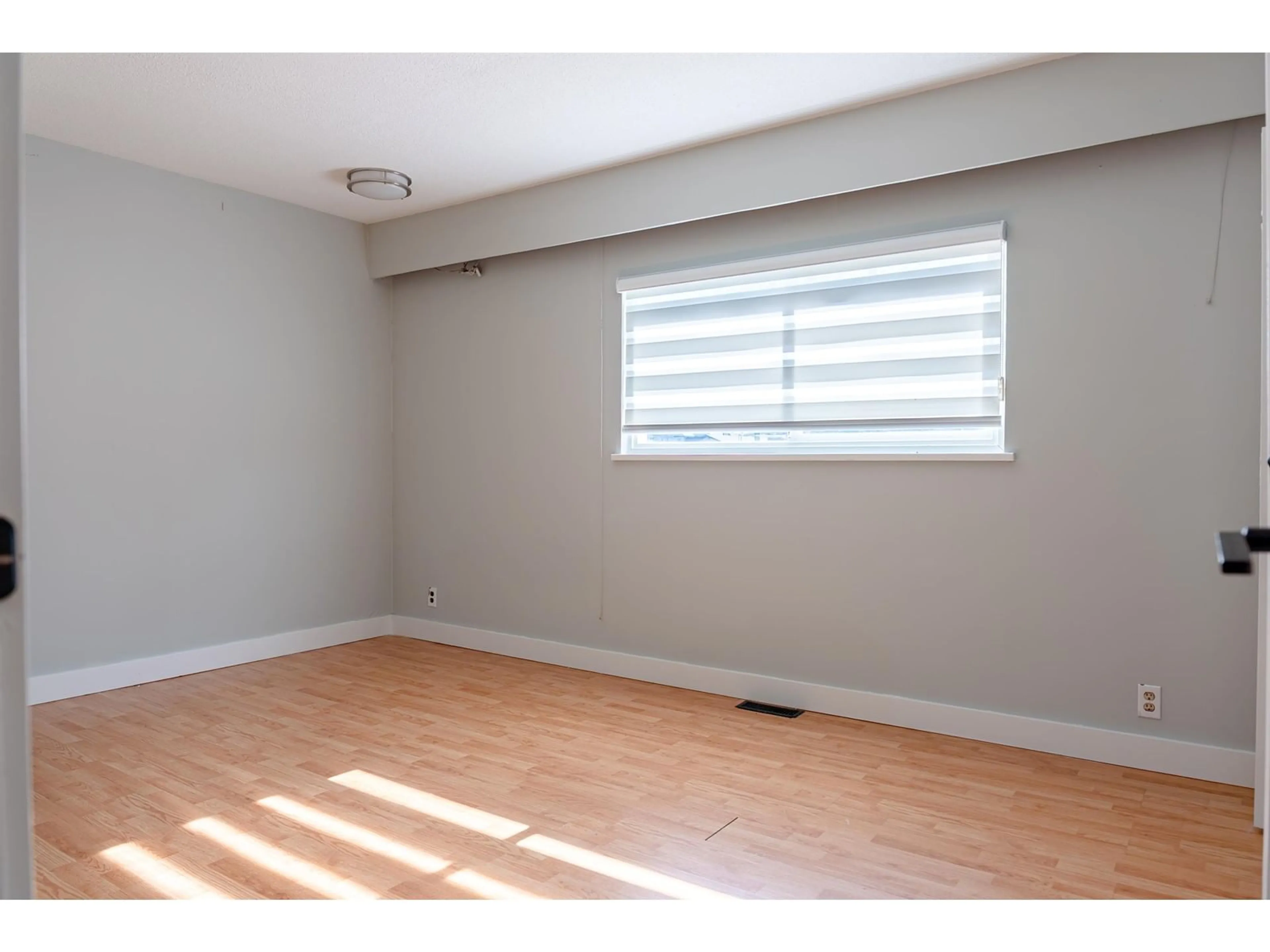 A pic of a room for 14095 110 AVENUE, Surrey British Columbia V3R1Z3