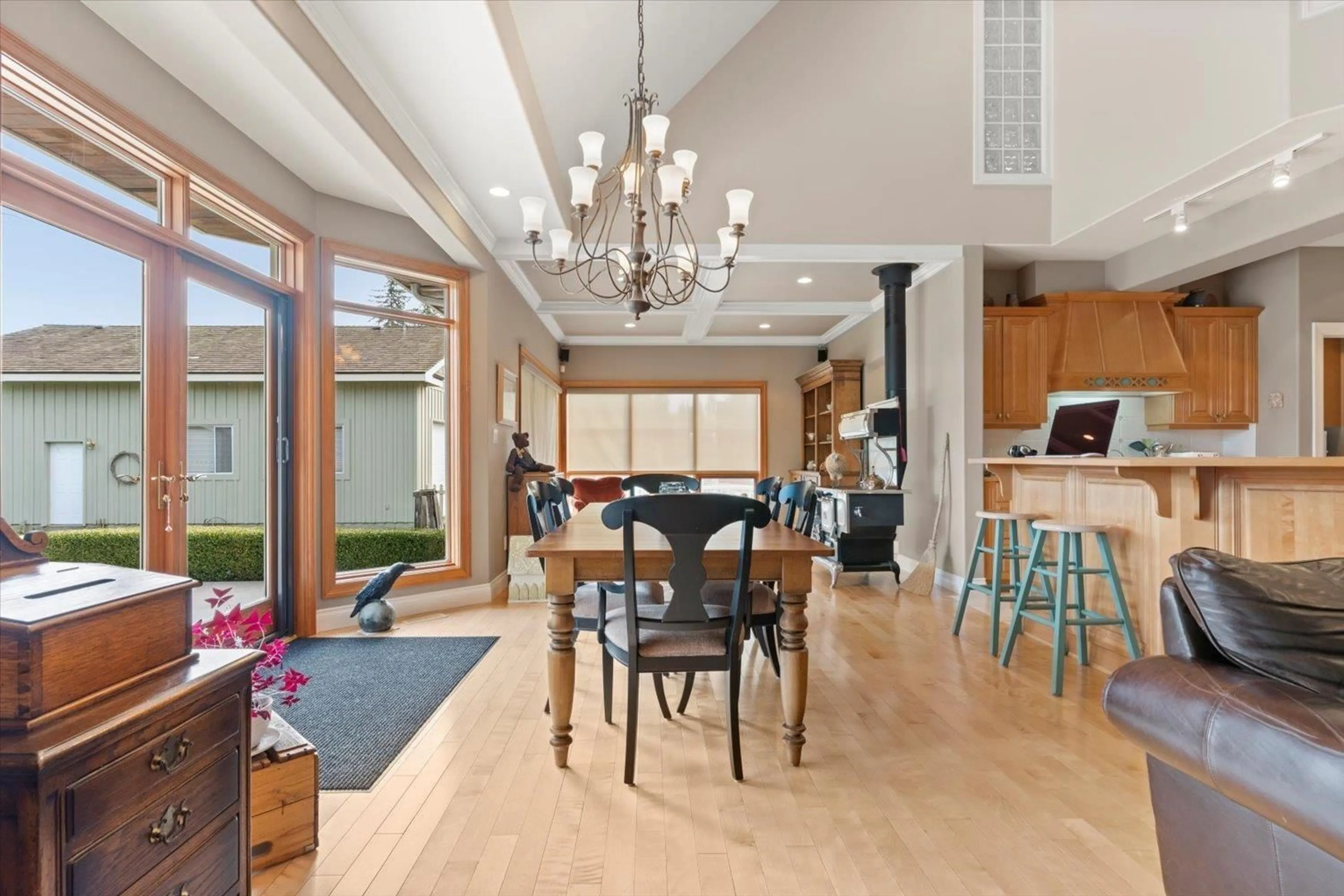 Open concept kitchen, wood/laminate floor for 5862 248, Langley British Columbia V4W1B9