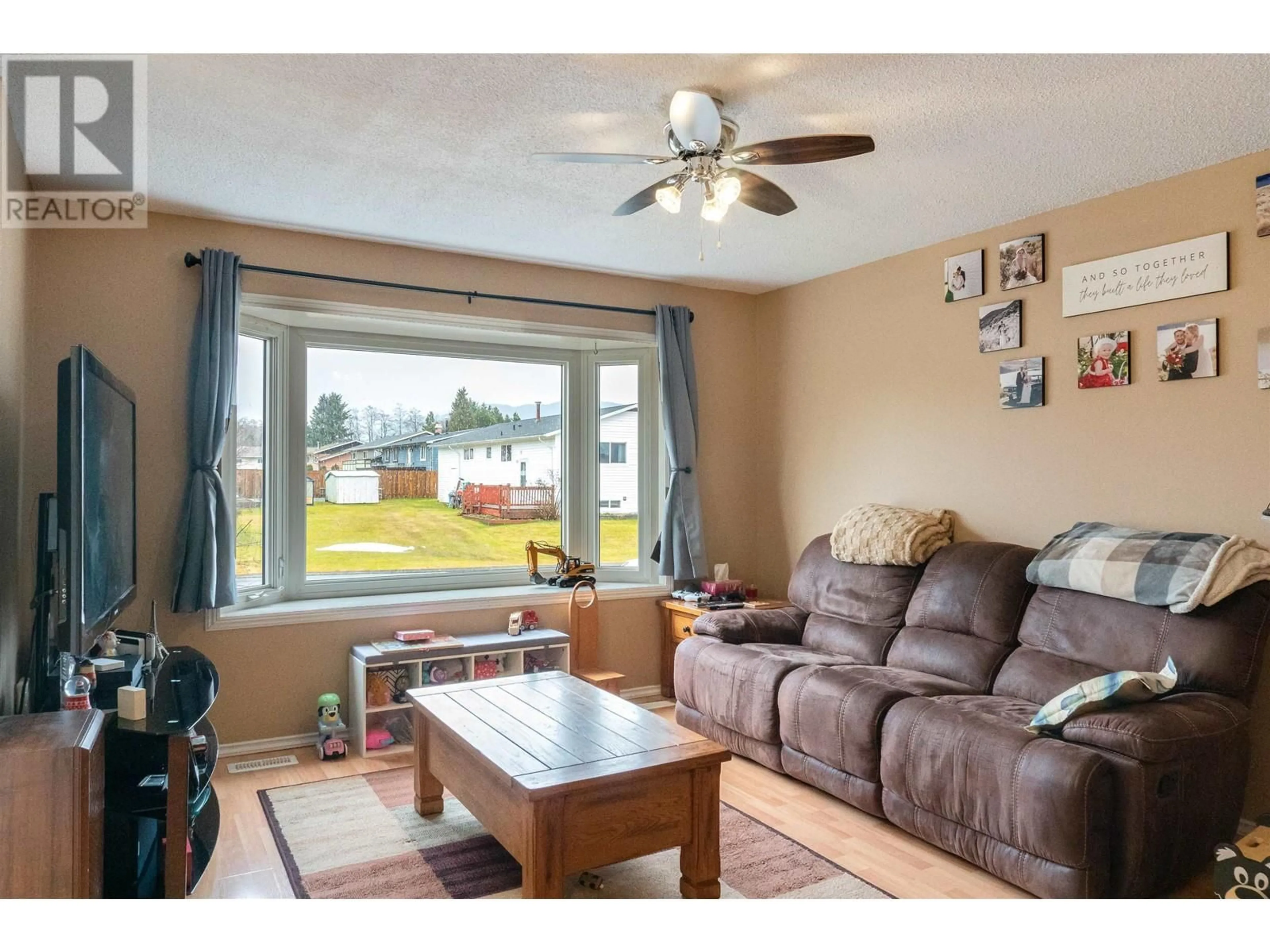 Living room with furniture, wood/laminate floor for 44 CARSWELL STREET, Kitimat British Columbia V8C1B3