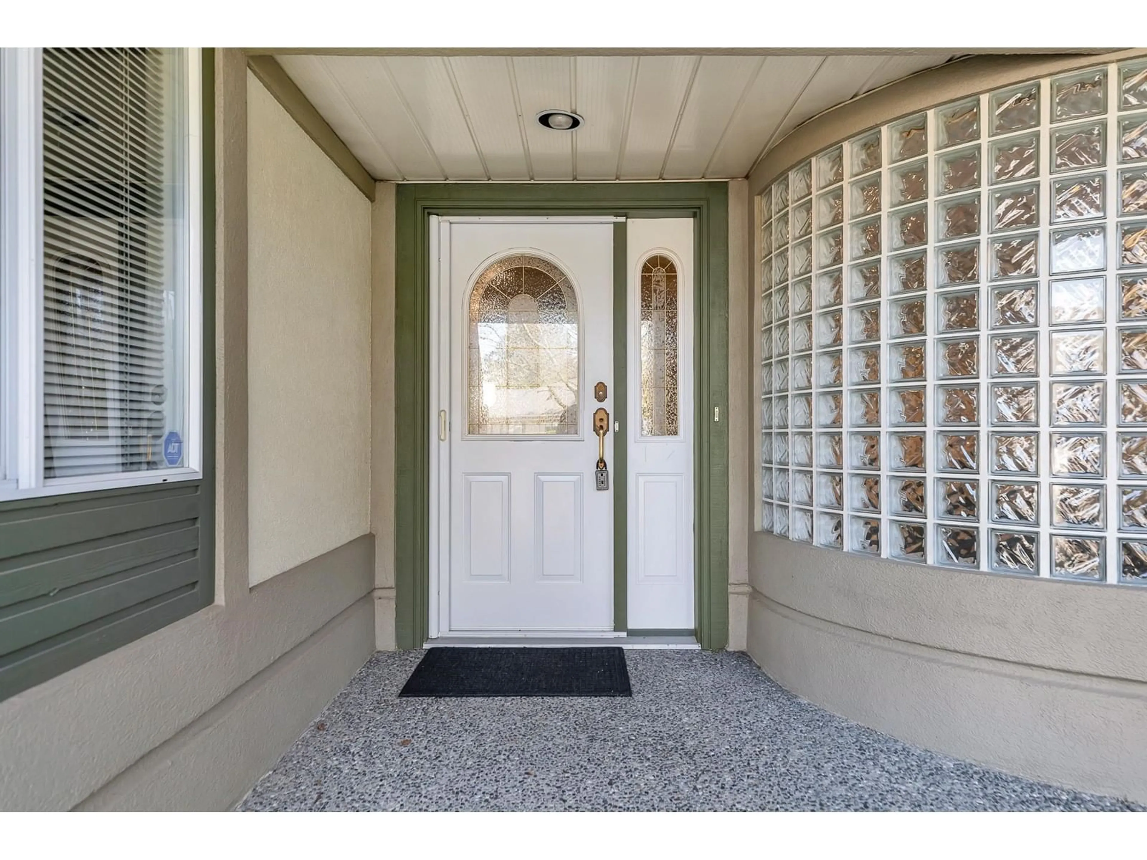 Indoor entryway for 90 - 4001 OLD CLAYBURN, Abbotsford British Columbia V3G1C5