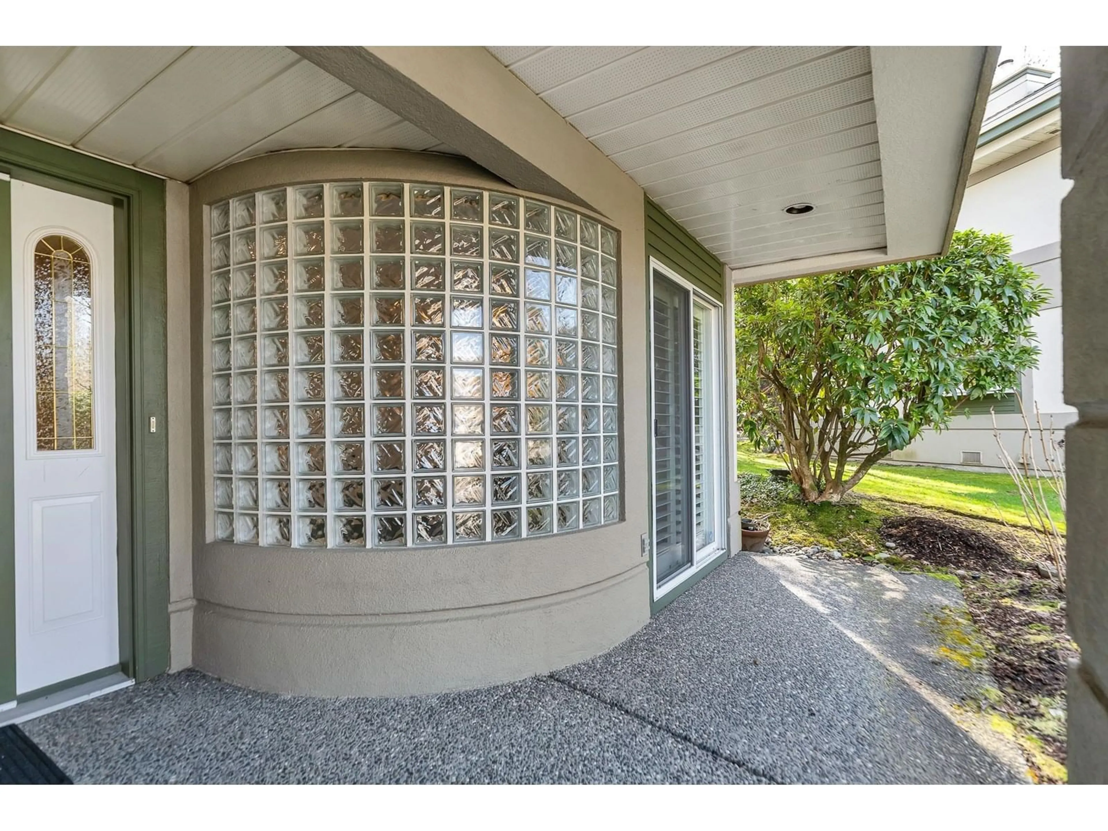 Indoor foyer for 90 - 4001 OLD CLAYBURN, Abbotsford British Columbia V3G1C5
