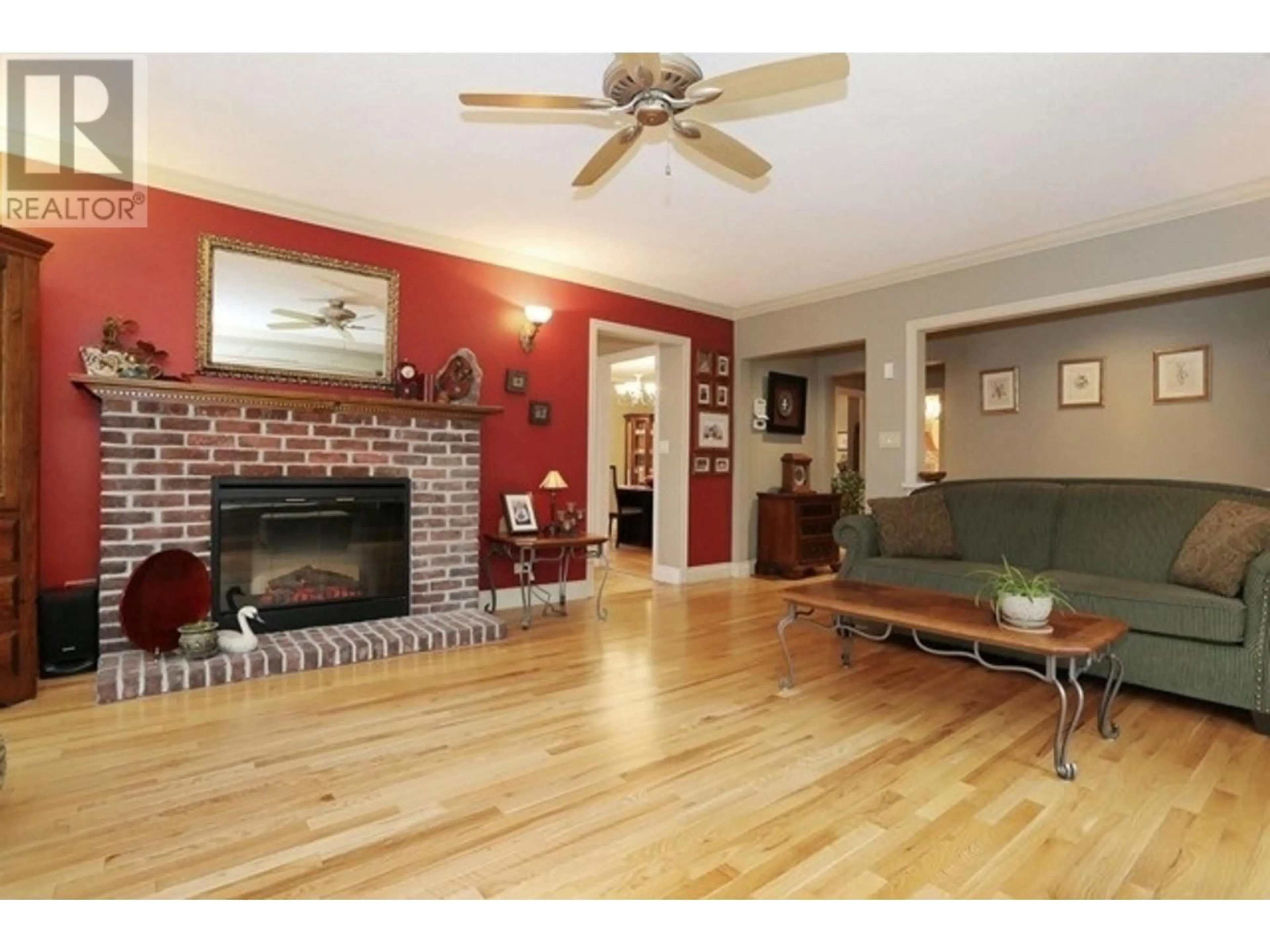 Living room with furniture, wood/laminate floor for 5214 12 AVENUE, Delta British Columbia V4M2A8