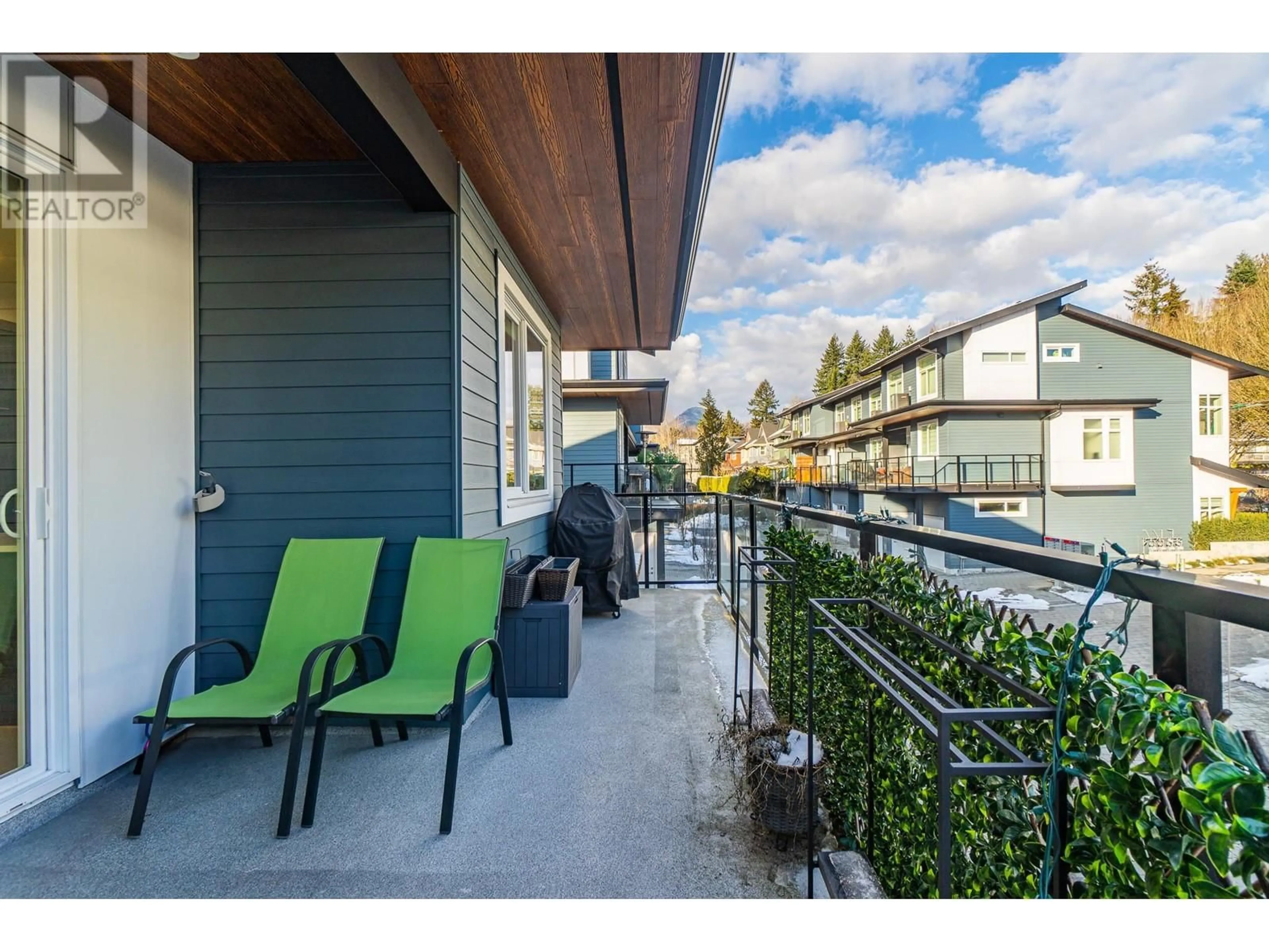 Patio, street for 8 - 933 PREMIER STREET, North Vancouver British Columbia V7J0E4