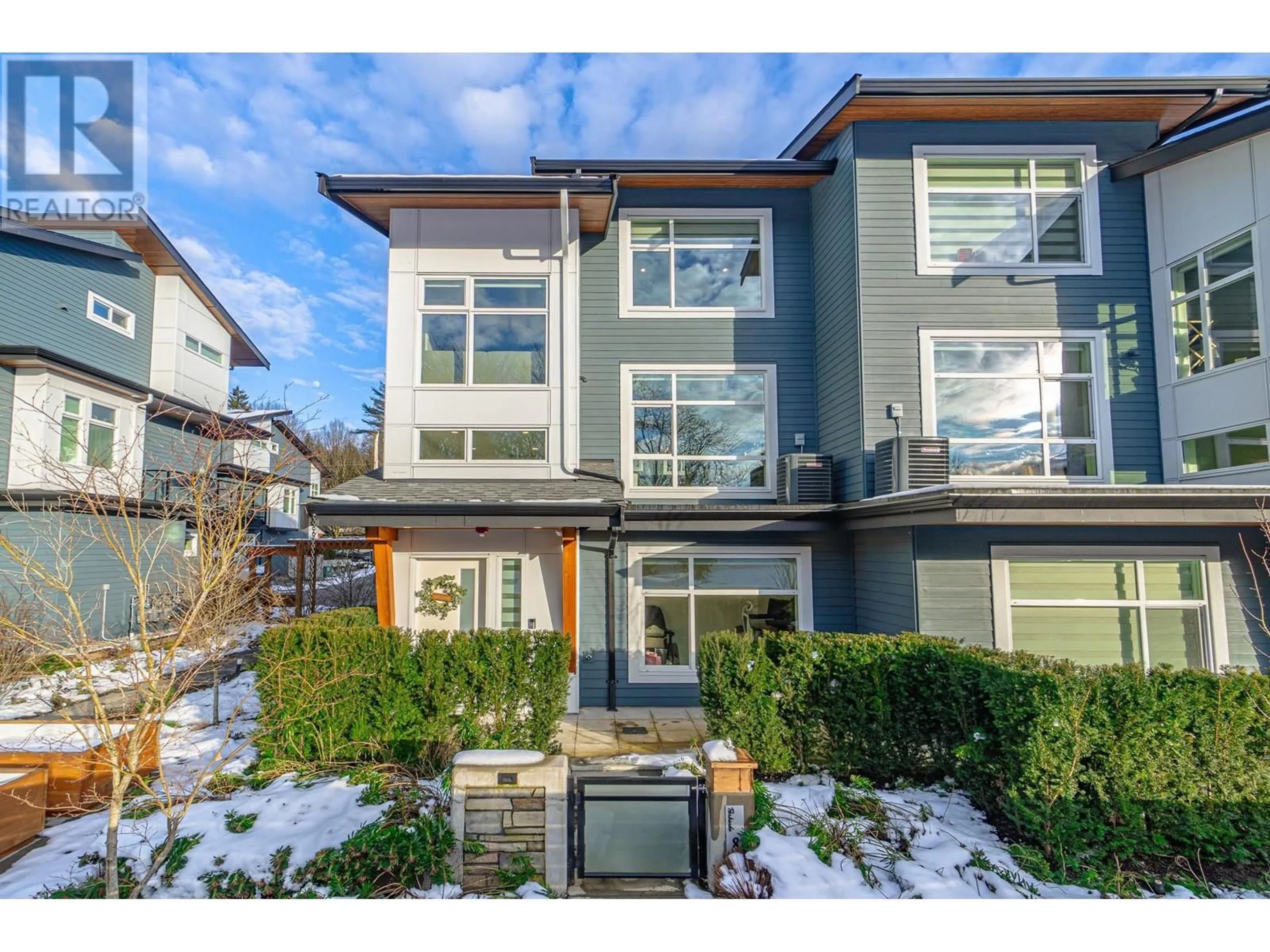 Home with vinyl exterior material, street for 8 - 933 PREMIER STREET, North Vancouver British Columbia V7J0E4