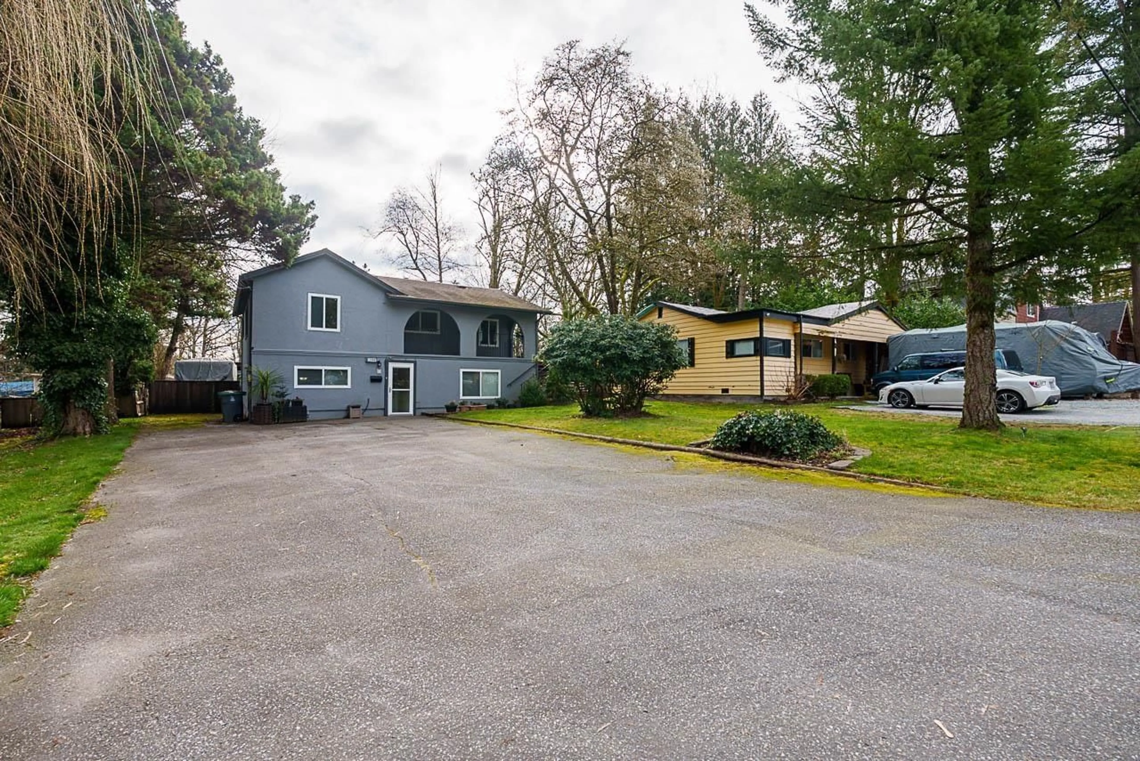 A pic from outside/outdoor area/front of a property/back of a property/a pic from drone, street for 11098 CALEDONIA DRIVE, Surrey British Columbia V3R3N3