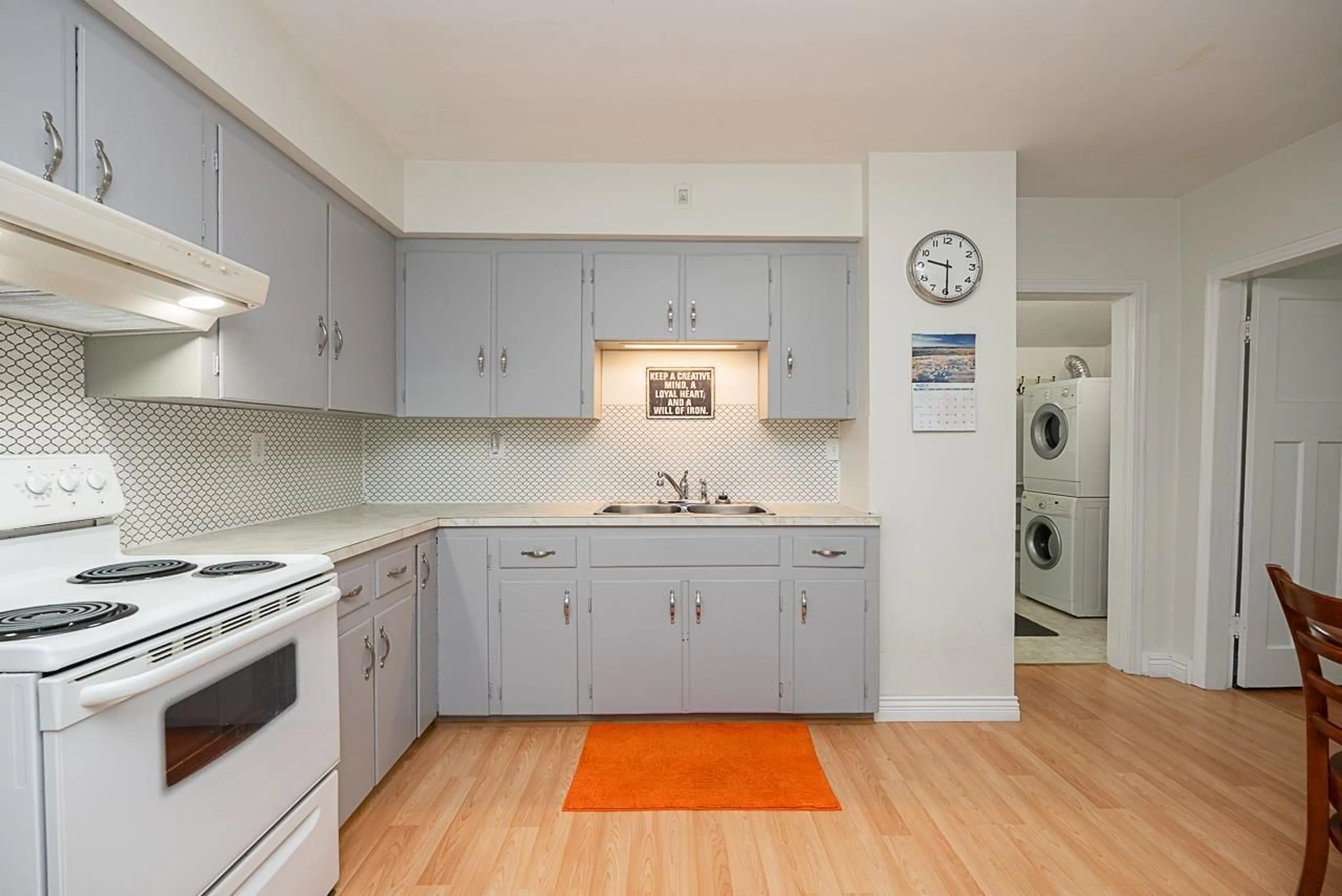 Standard kitchen, unknown for 11098 CALEDONIA DRIVE, Surrey British Columbia V3R3N3