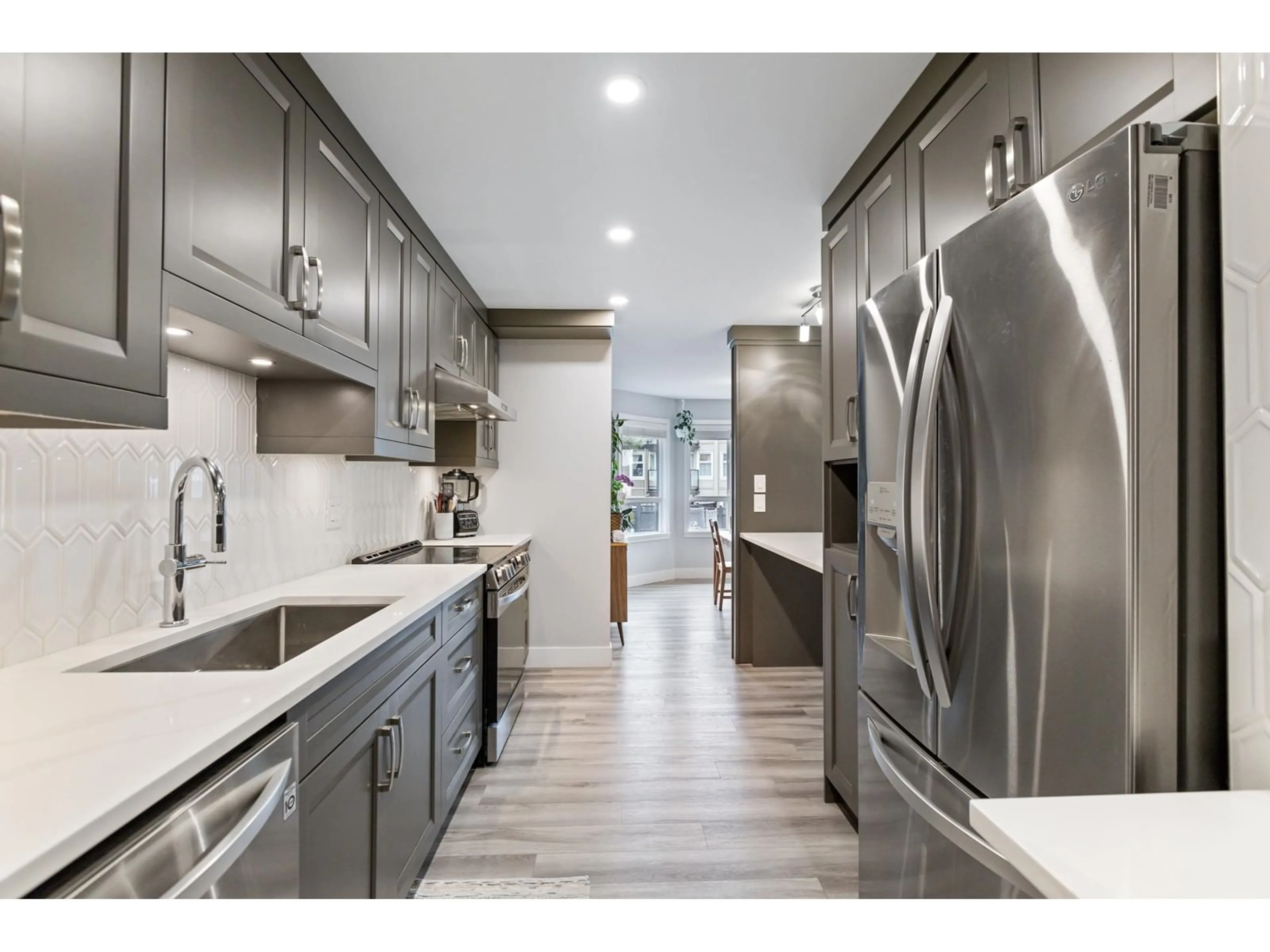 Open concept kitchen, ceramic/tile floor for 102 - 1830 SOUTHMERE EAST, Surrey British Columbia V4A9C2