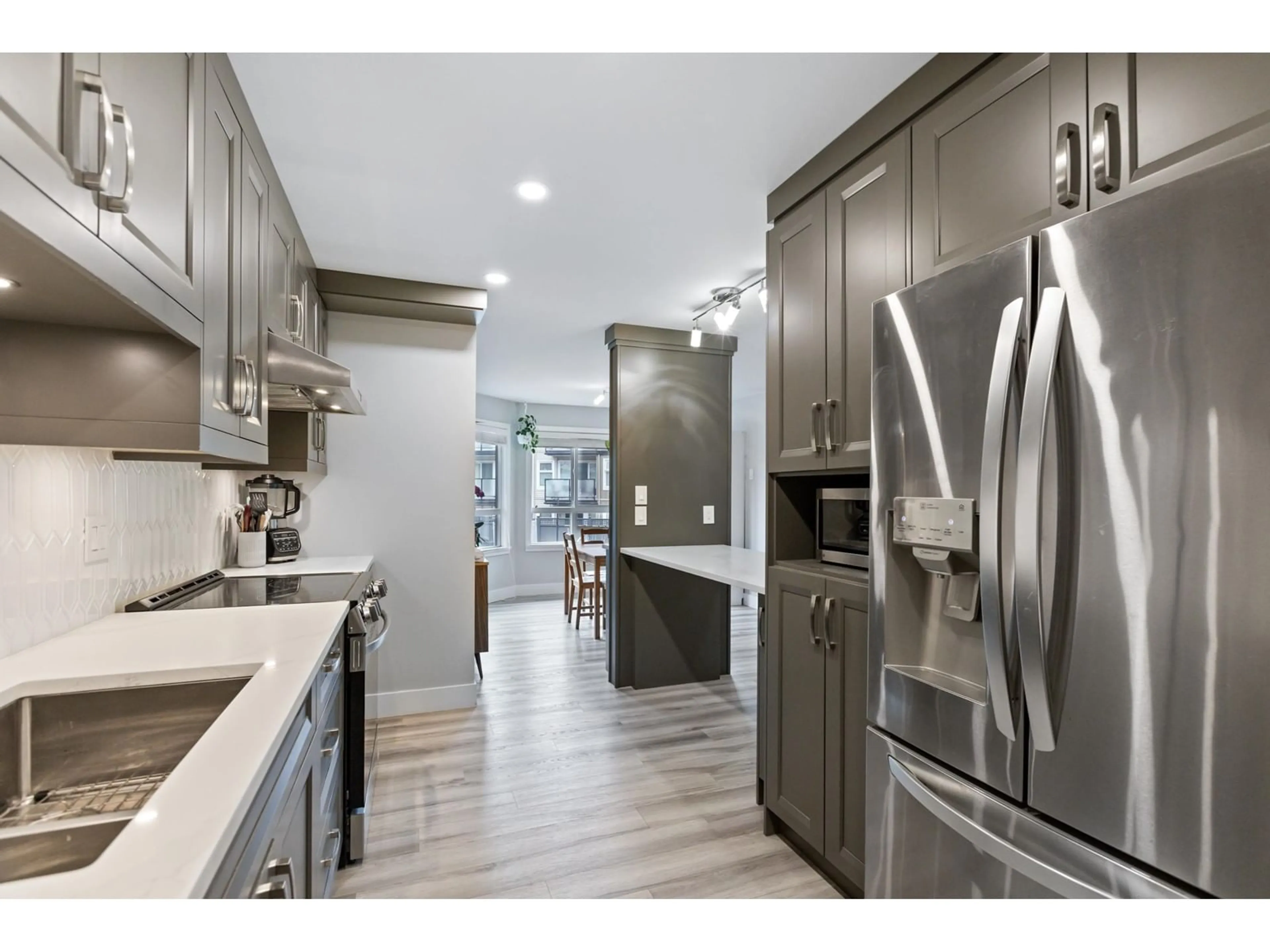 Open concept kitchen, ceramic/tile floor for 102 - 1830 SOUTHMERE EAST, Surrey British Columbia V4A9C2