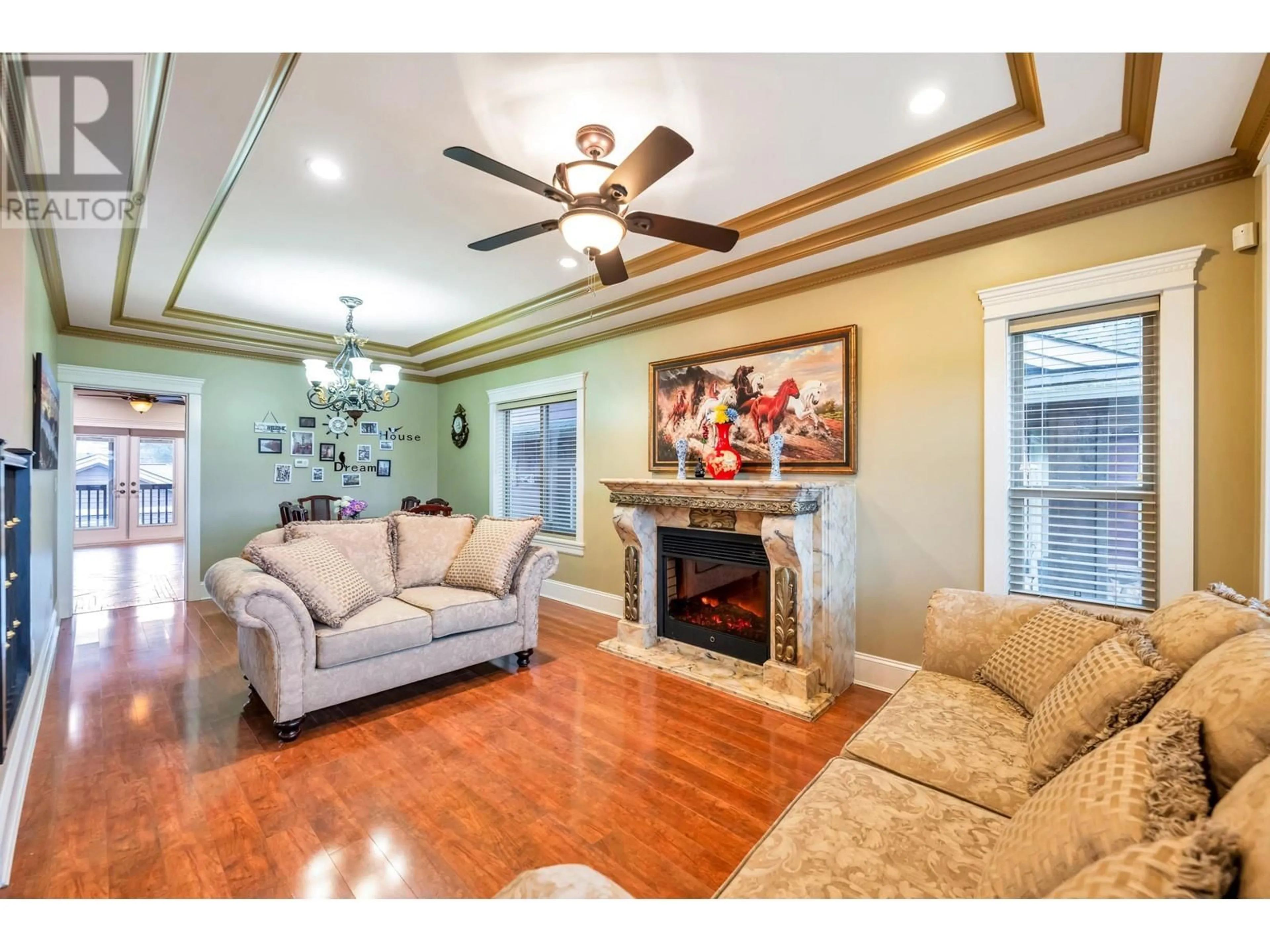 Living room with furniture, unknown for 7307 2ND STREET, Burnaby British Columbia V3N3P9