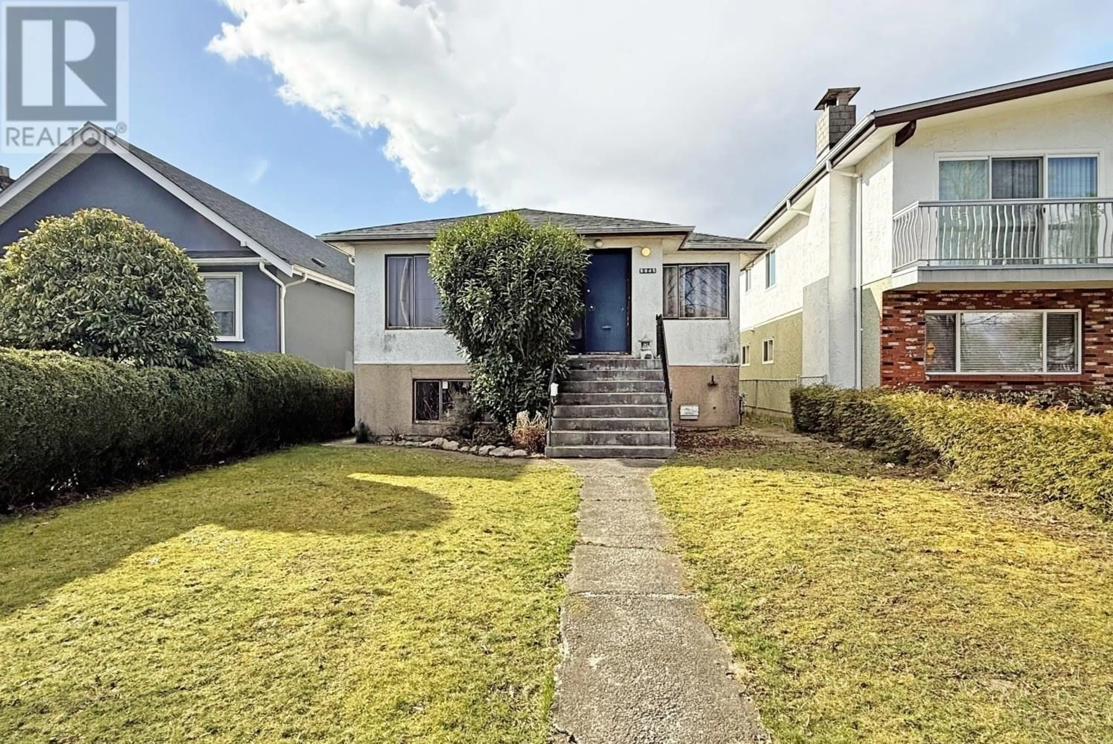 A pic from outside/outdoor area/front of a property/back of a property/a pic from drone, street for 5945 ONTARIO STREET, Vancouver British Columbia V5W2M1