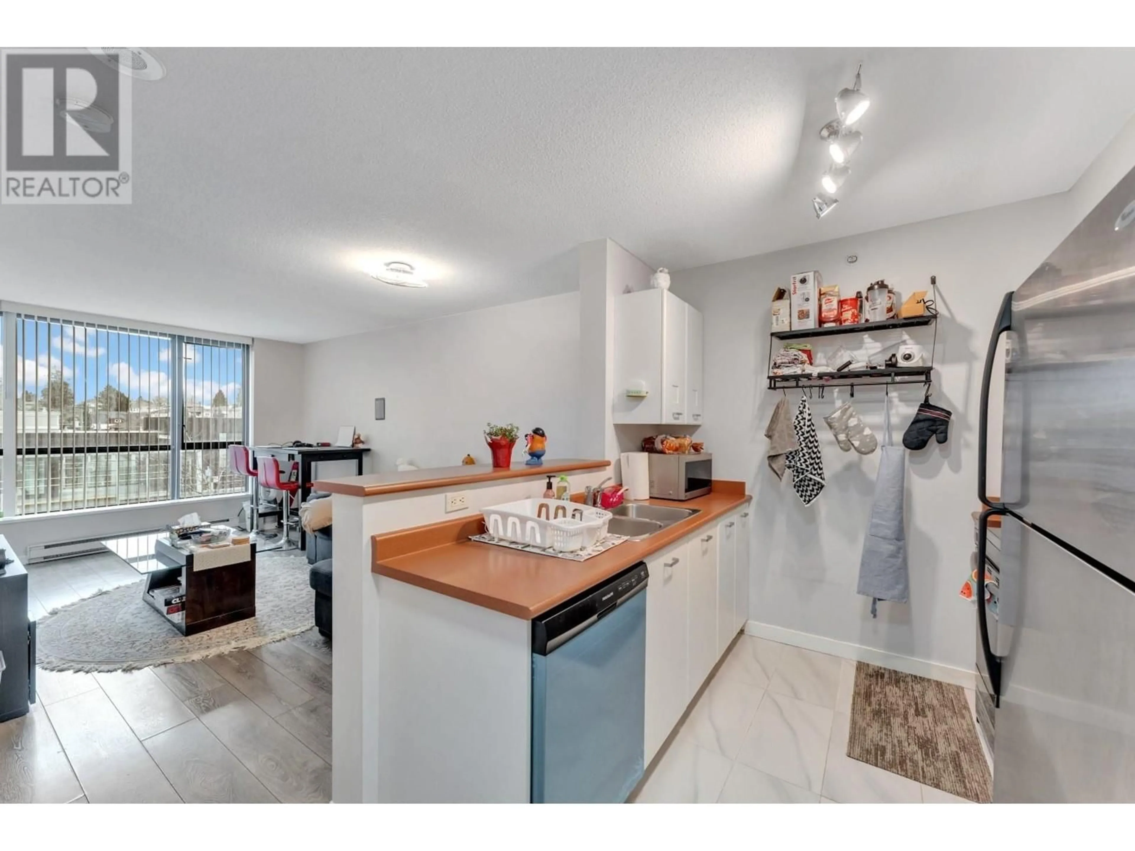 Open concept kitchen, unknown for 502 3438 VANNESS AVENUE, Vancouver British Columbia V5R6E7