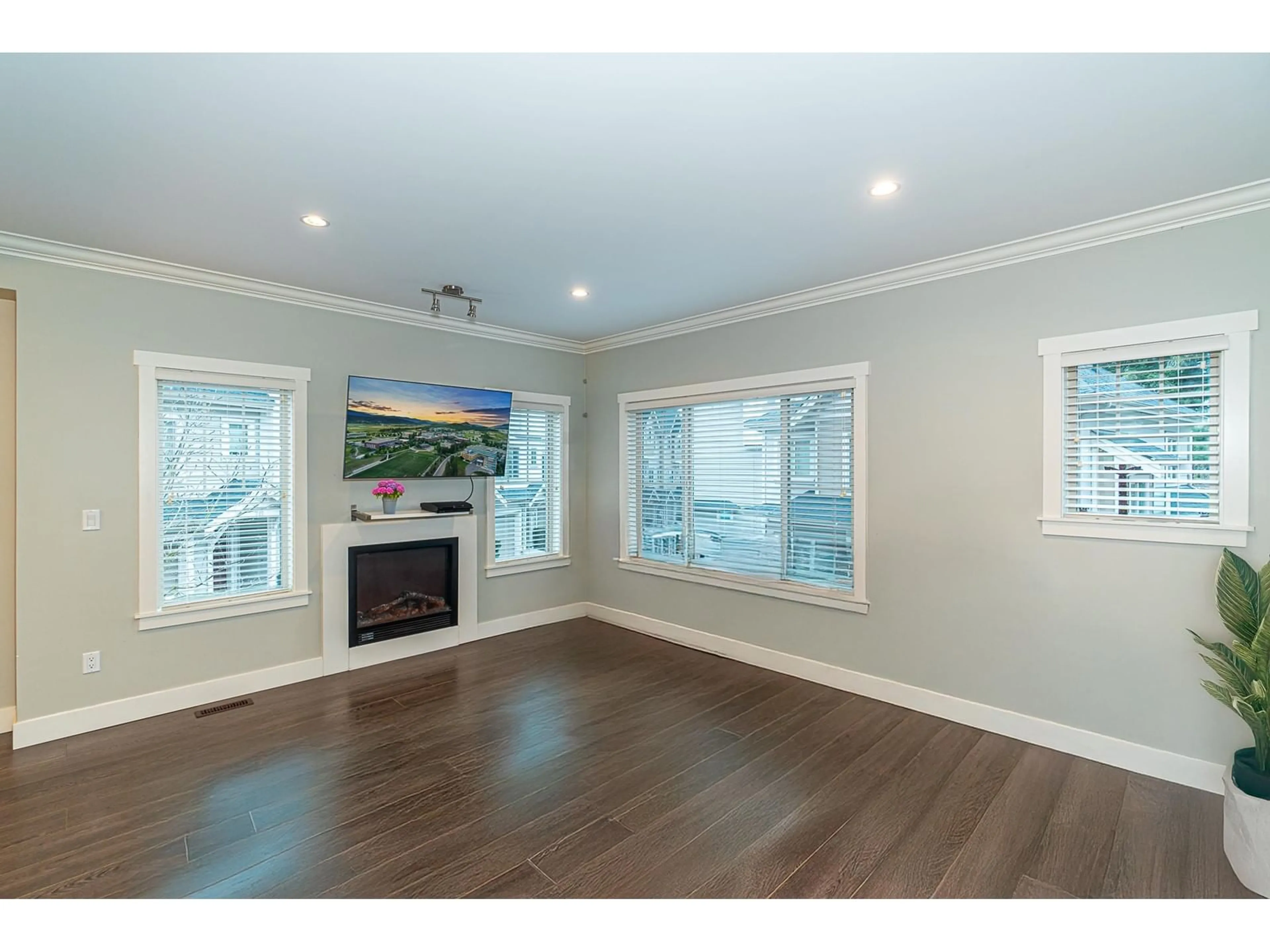 A pic of a room for 1 - 19097 64, Surrey British Columbia V3S6X5