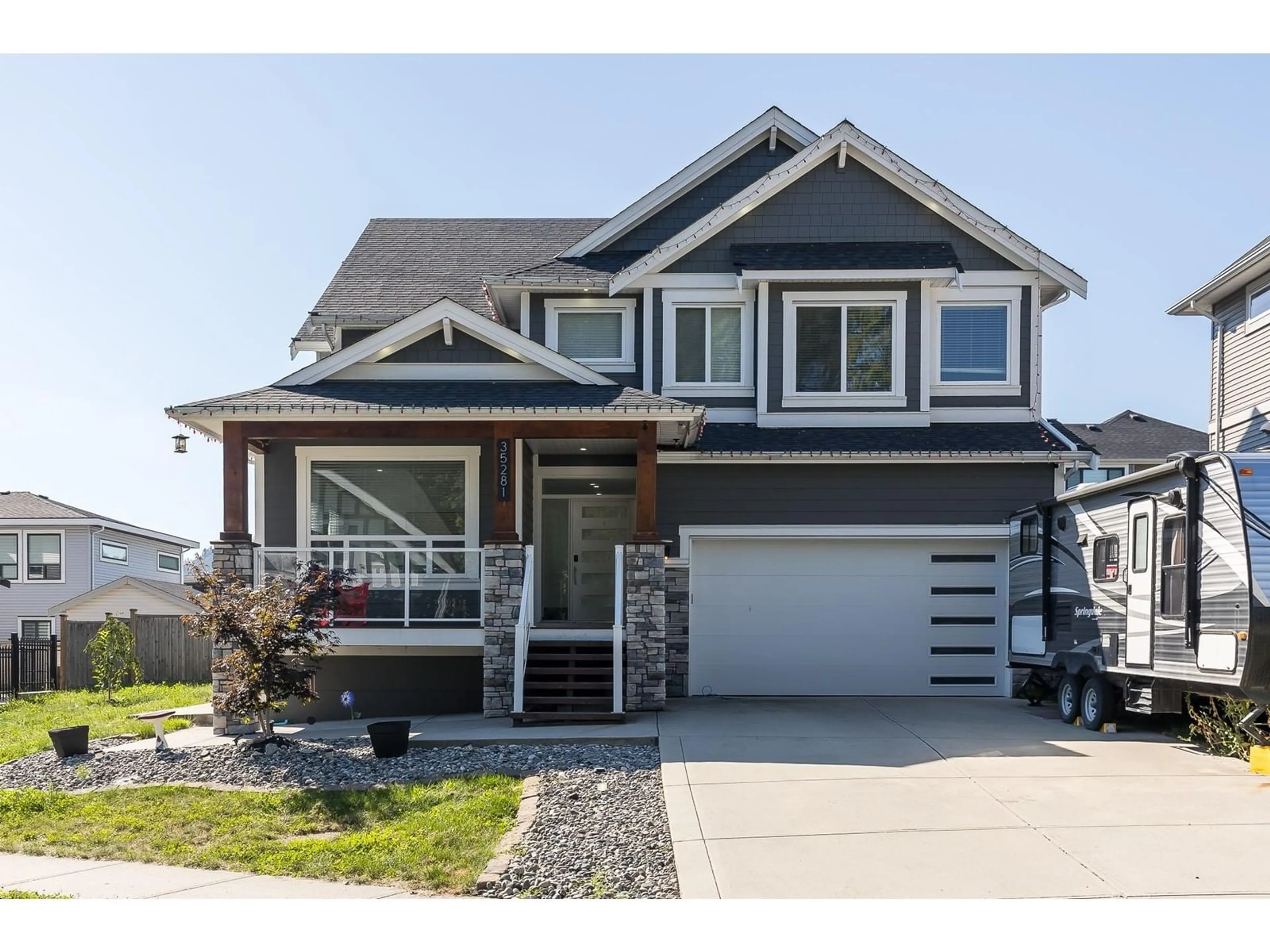 Home with vinyl exterior material, street for 35281 EWERT, Mission British Columbia V2V6S6
