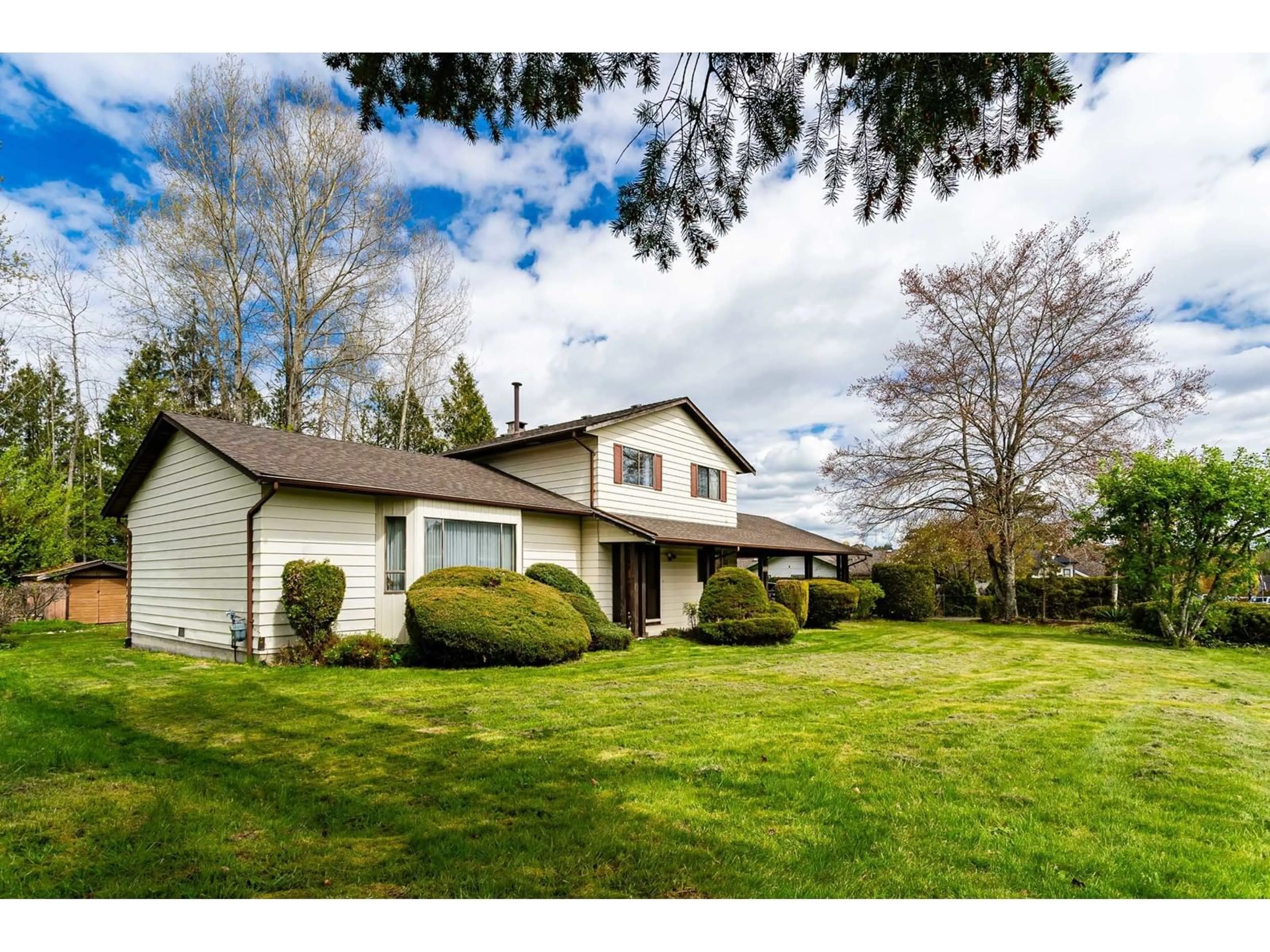 A pic from outside/outdoor area/front of a property/back of a property/a pic from drone, street for 14971 76A, Surrey British Columbia V3S5P1