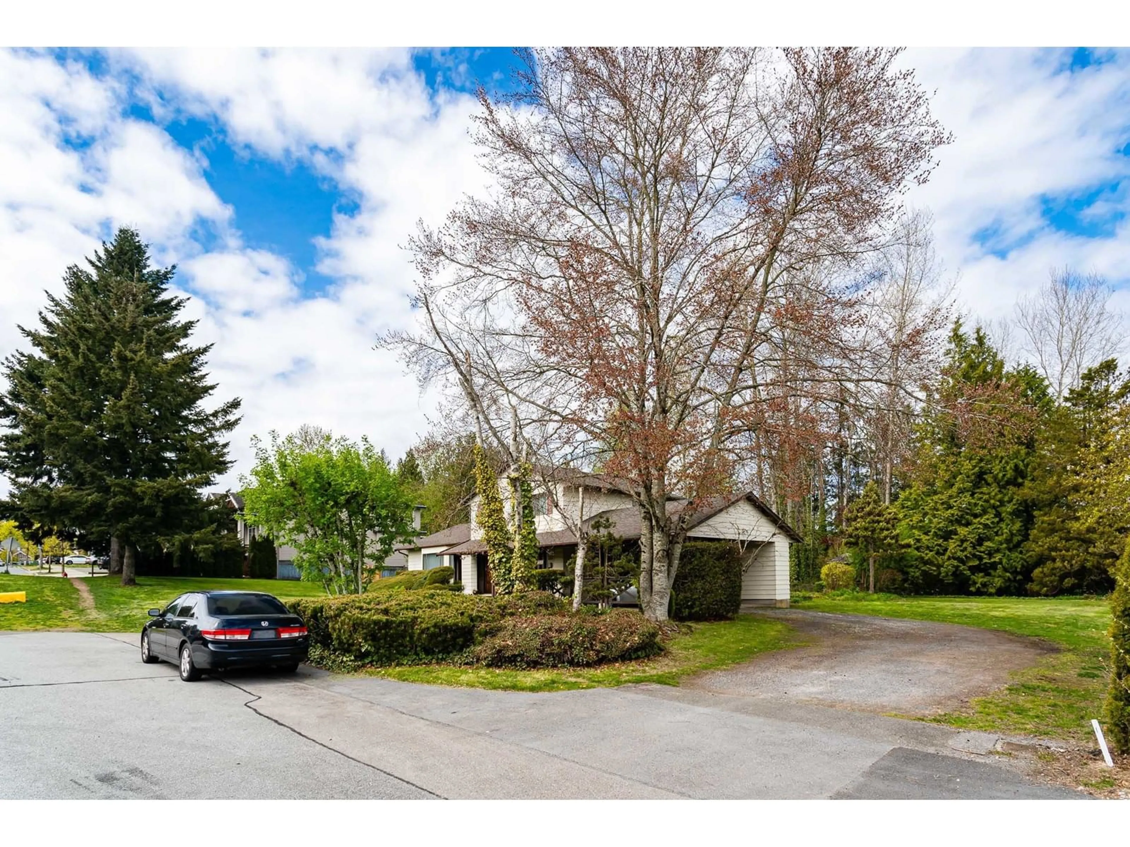 A pic from outside/outdoor area/front of a property/back of a property/a pic from drone, street for 14971 76A, Surrey British Columbia V3S5P1