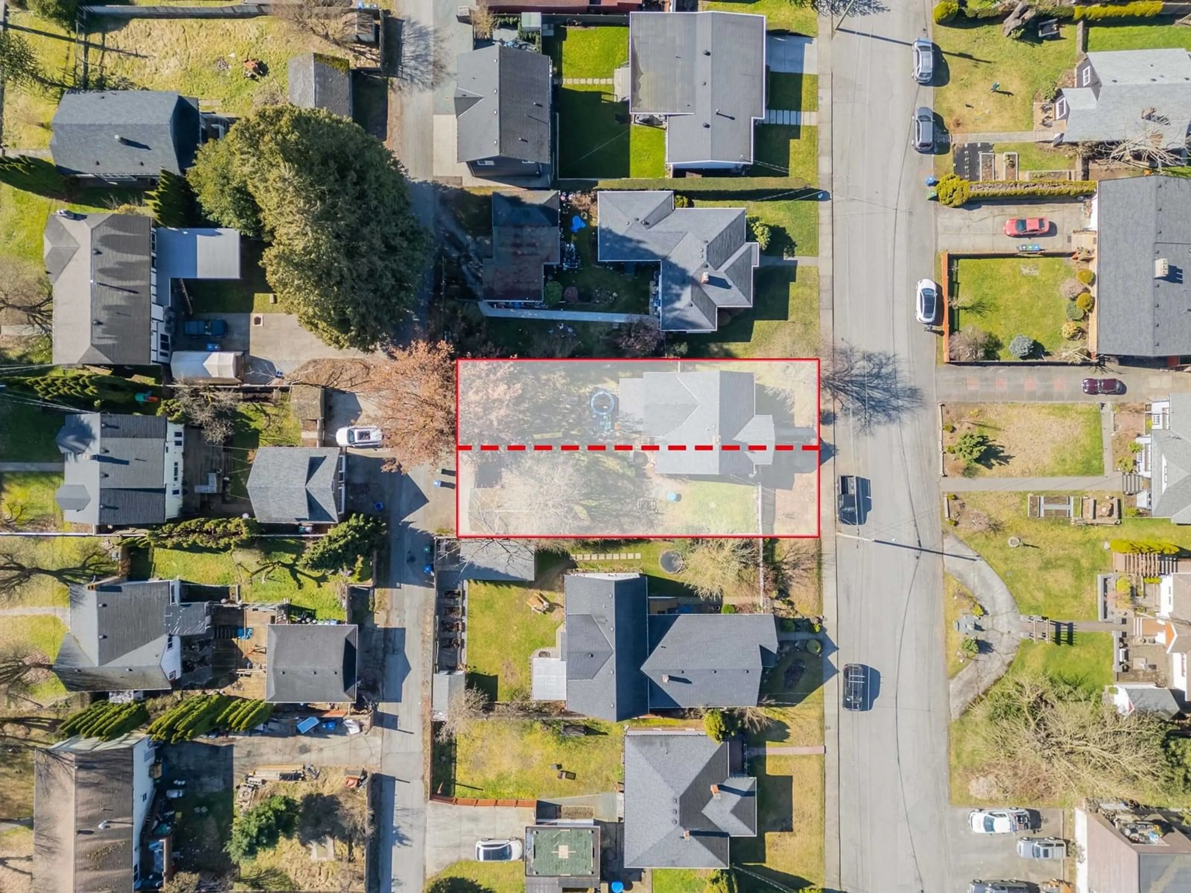A pic from outside/outdoor area/front of a property/back of a property/a pic from drone, street for 33918 ELM, Abbotsford British Columbia V2S2P9