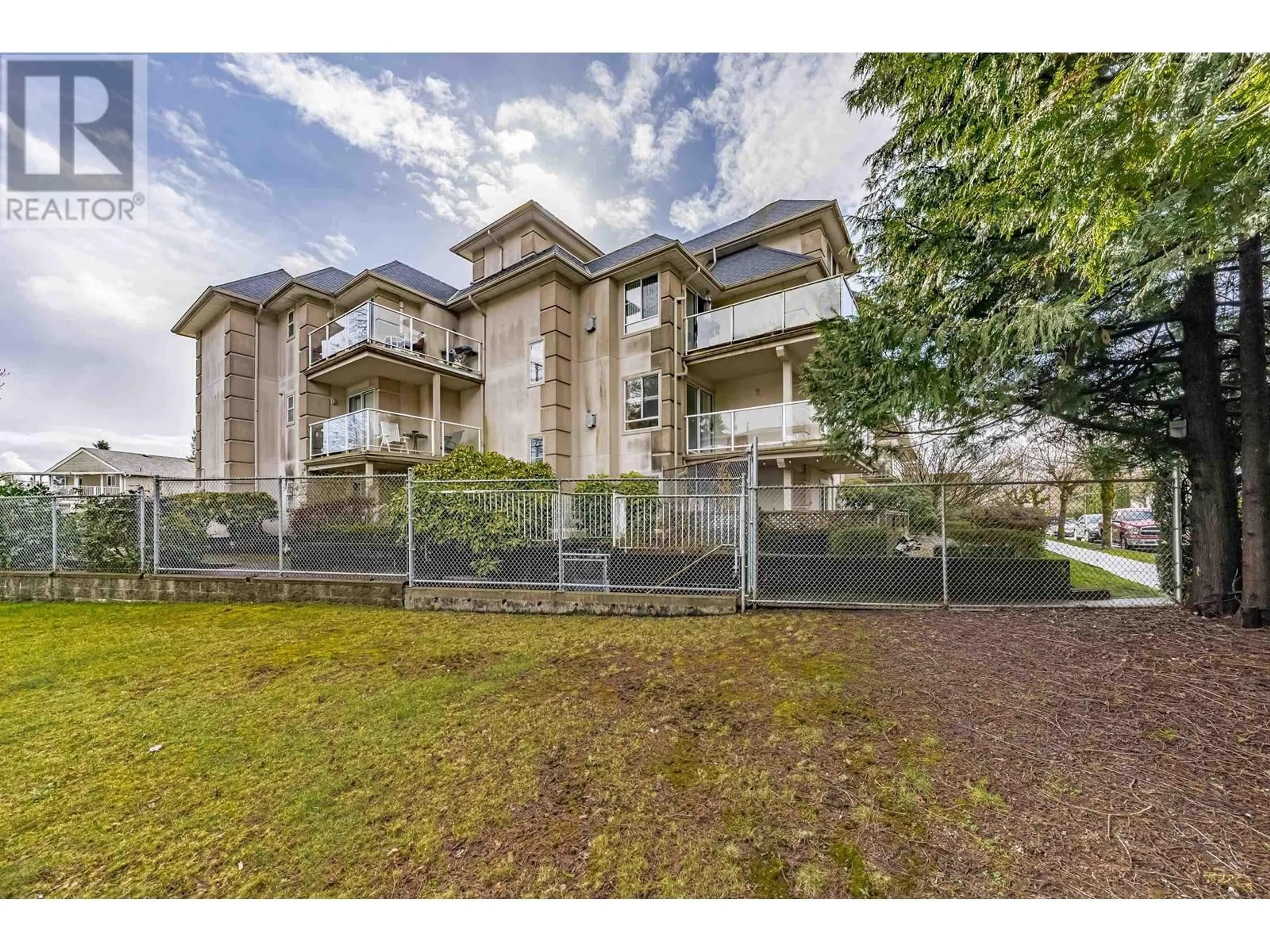 A pic from outside/outdoor area/front of a property/back of a property/a pic from drone, building for 304 3128 FLINT STREET, Port Coquitlam British Columbia V3B4J1