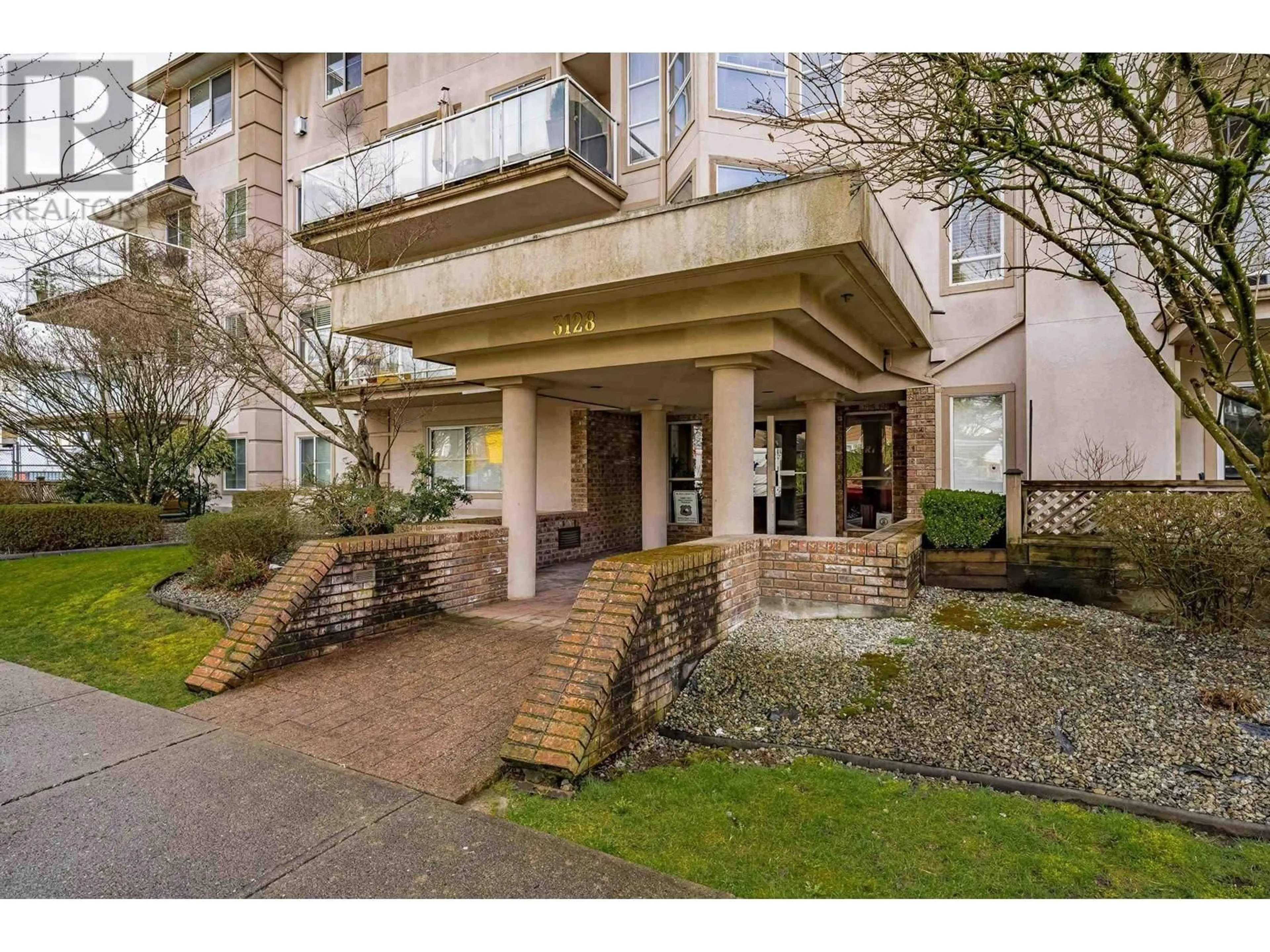 Indoor foyer for 304 3128 FLINT STREET, Port Coquitlam British Columbia V3B4J1