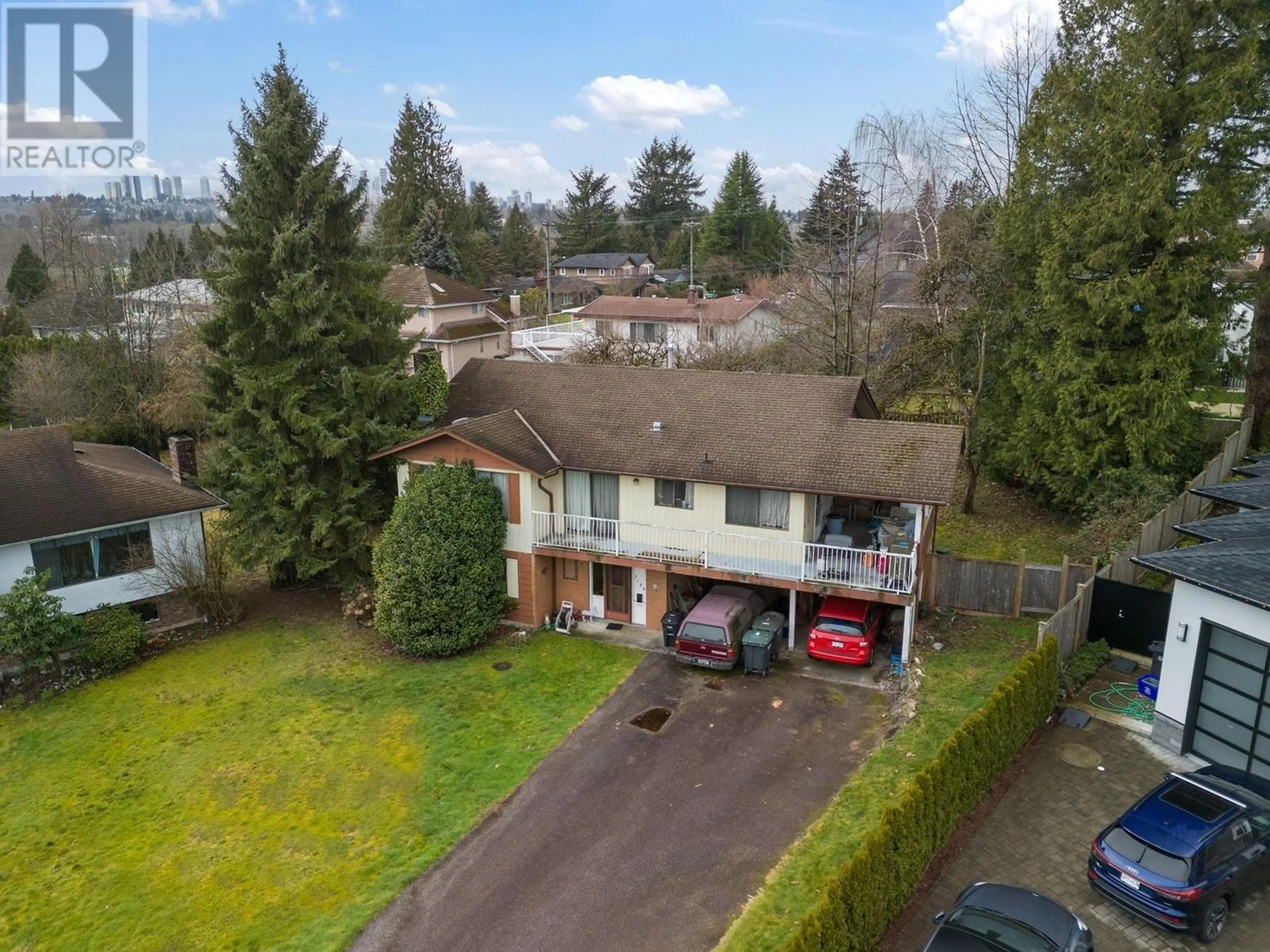 A pic from outside/outdoor area/front of a property/back of a property/a pic from drone, street for 7129 CARDINAL COURT, Burnaby British Columbia V5A1Y6