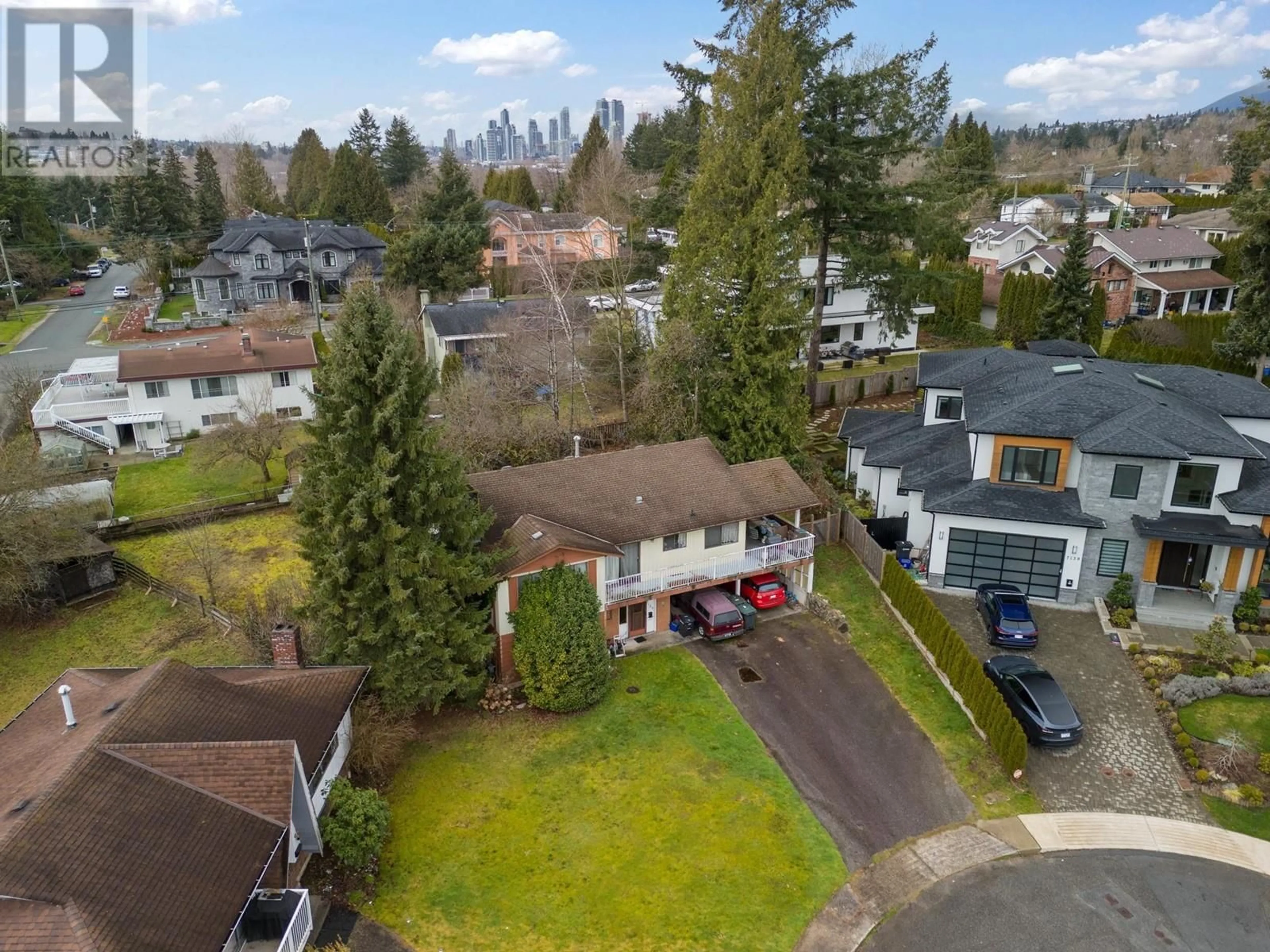 A pic from outside/outdoor area/front of a property/back of a property/a pic from drone, unknown for 7129 CARDINAL COURT, Burnaby British Columbia V5A1Y6