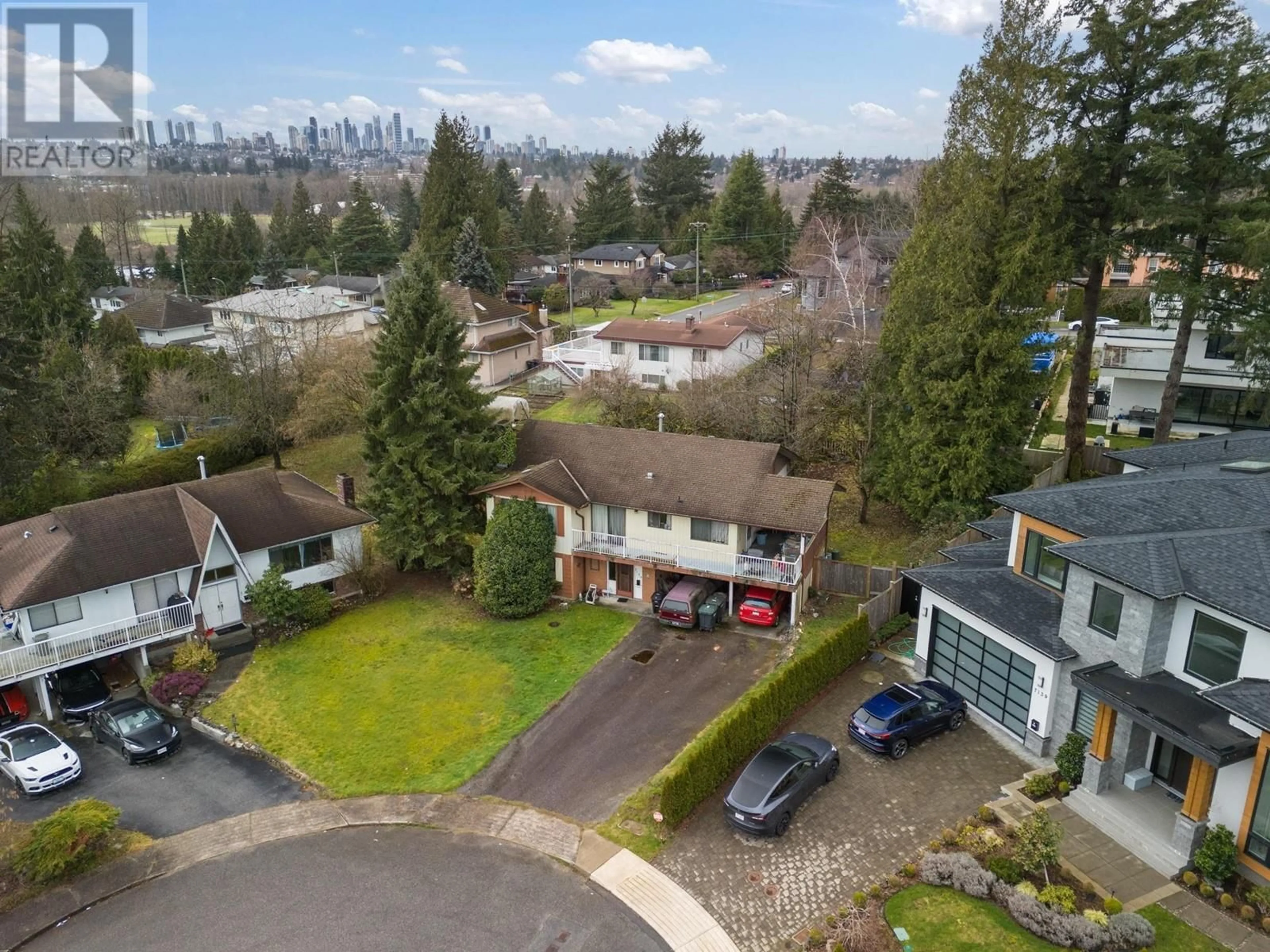 A pic from outside/outdoor area/front of a property/back of a property/a pic from drone, unknown for 7129 CARDINAL COURT, Burnaby British Columbia V5A1Y6