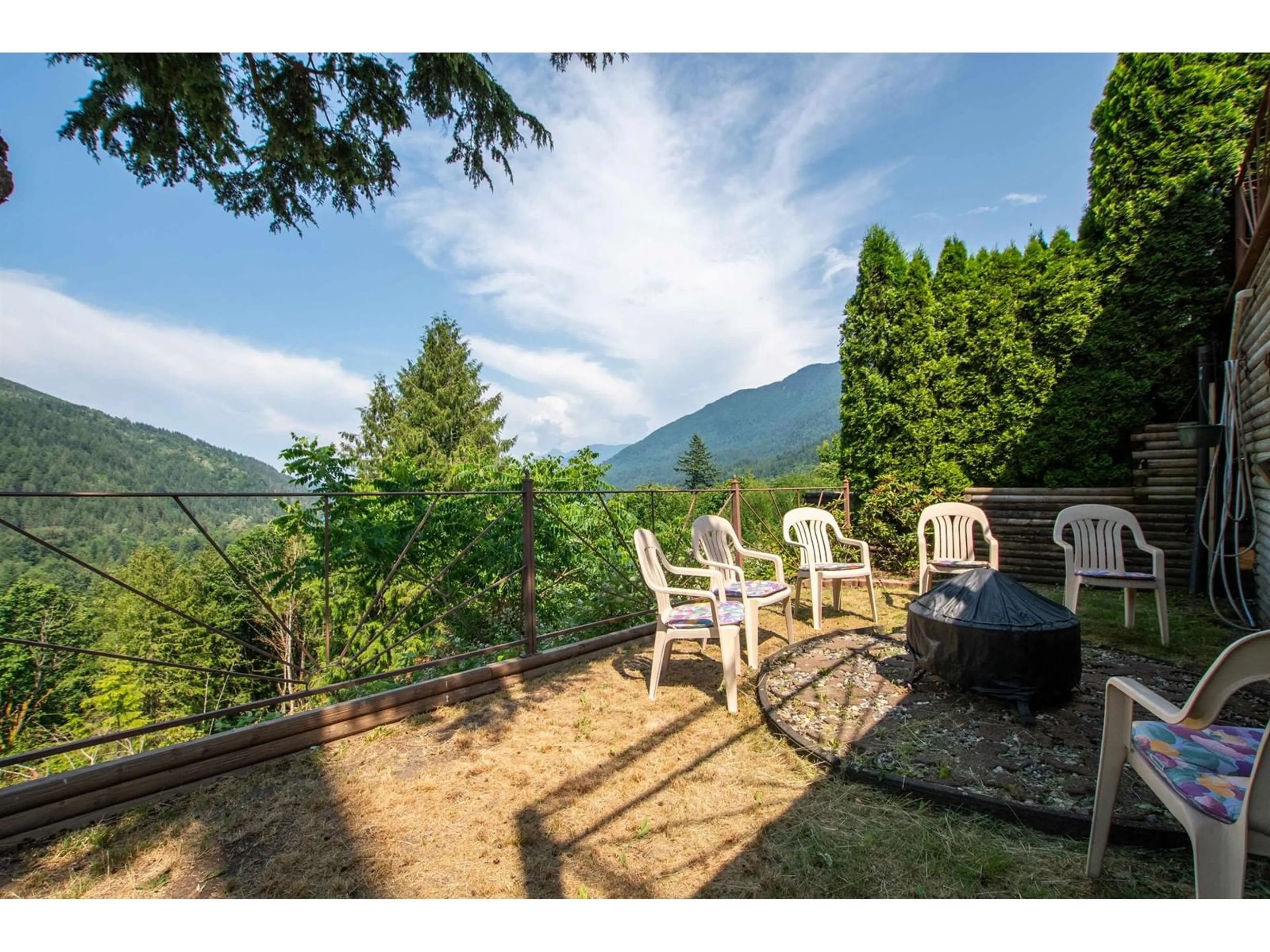 Patio, mountain view for 164 - 1436 FROST ROAD, Chilliwack British Columbia V2R4X8