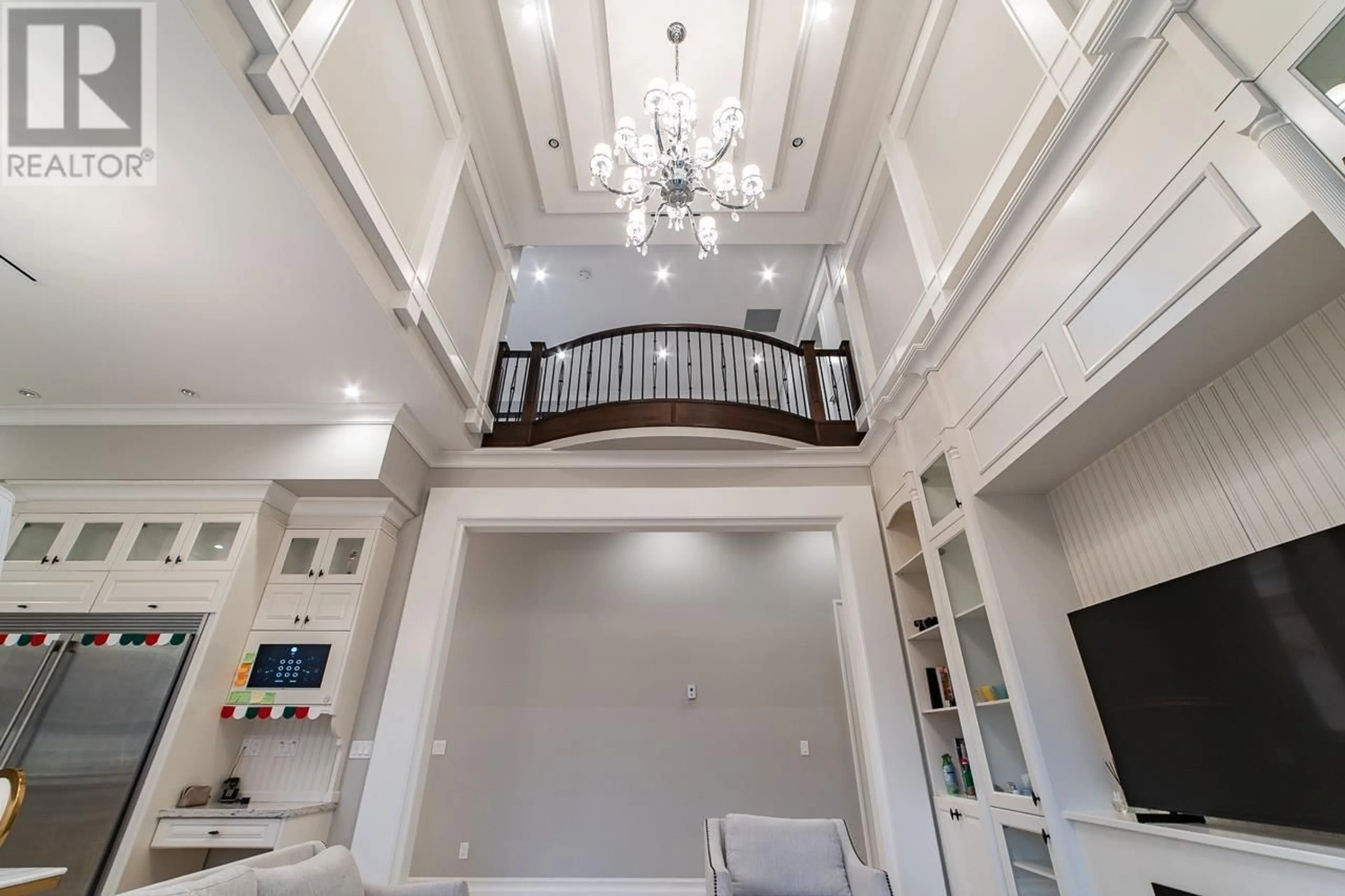 Indoor foyer for 8280 ROSEHILL DRIVE, Richmond British Columbia V7A2J7