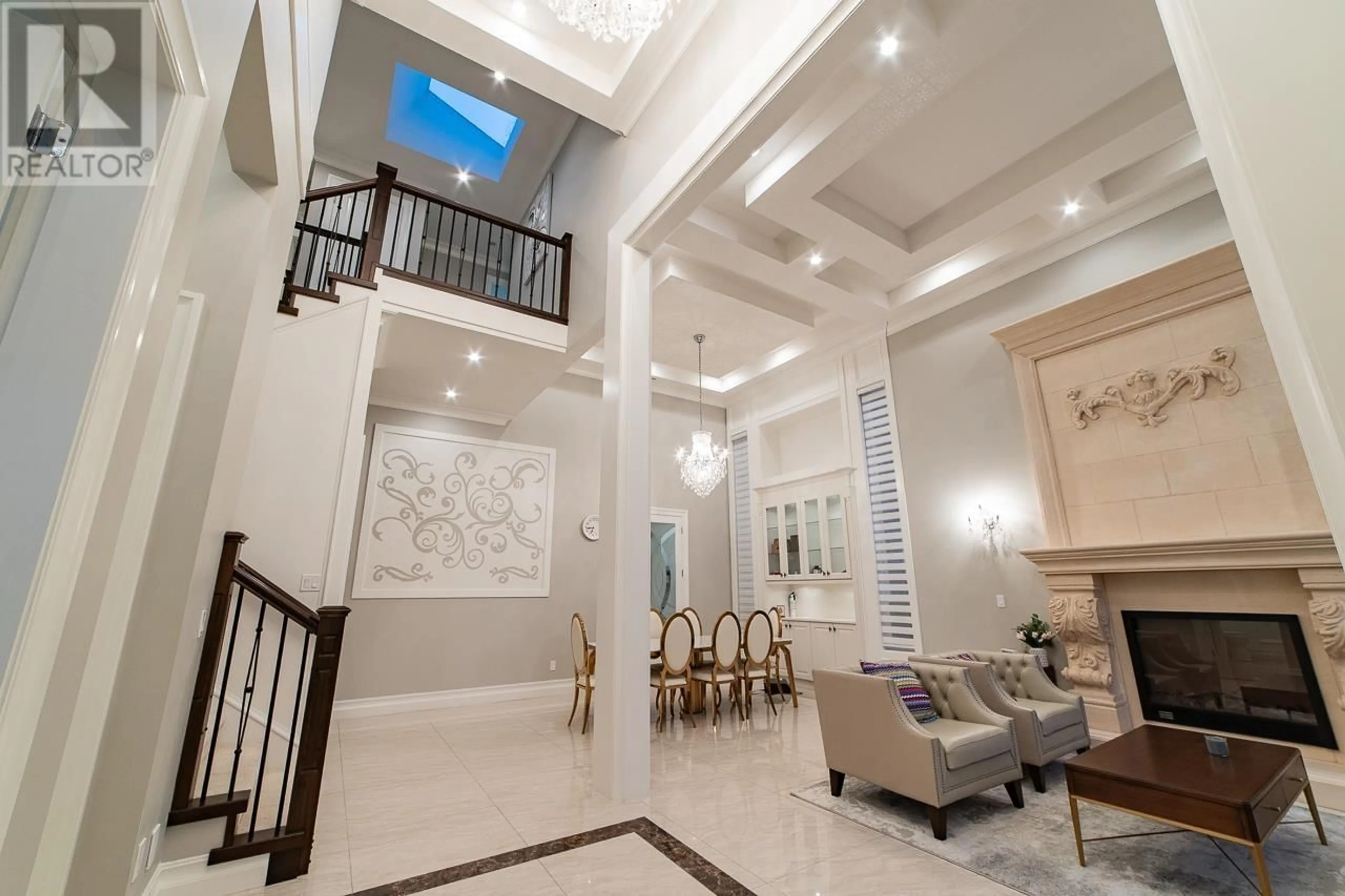 Indoor foyer for 8280 ROSEHILL DRIVE, Richmond British Columbia V7A2J7