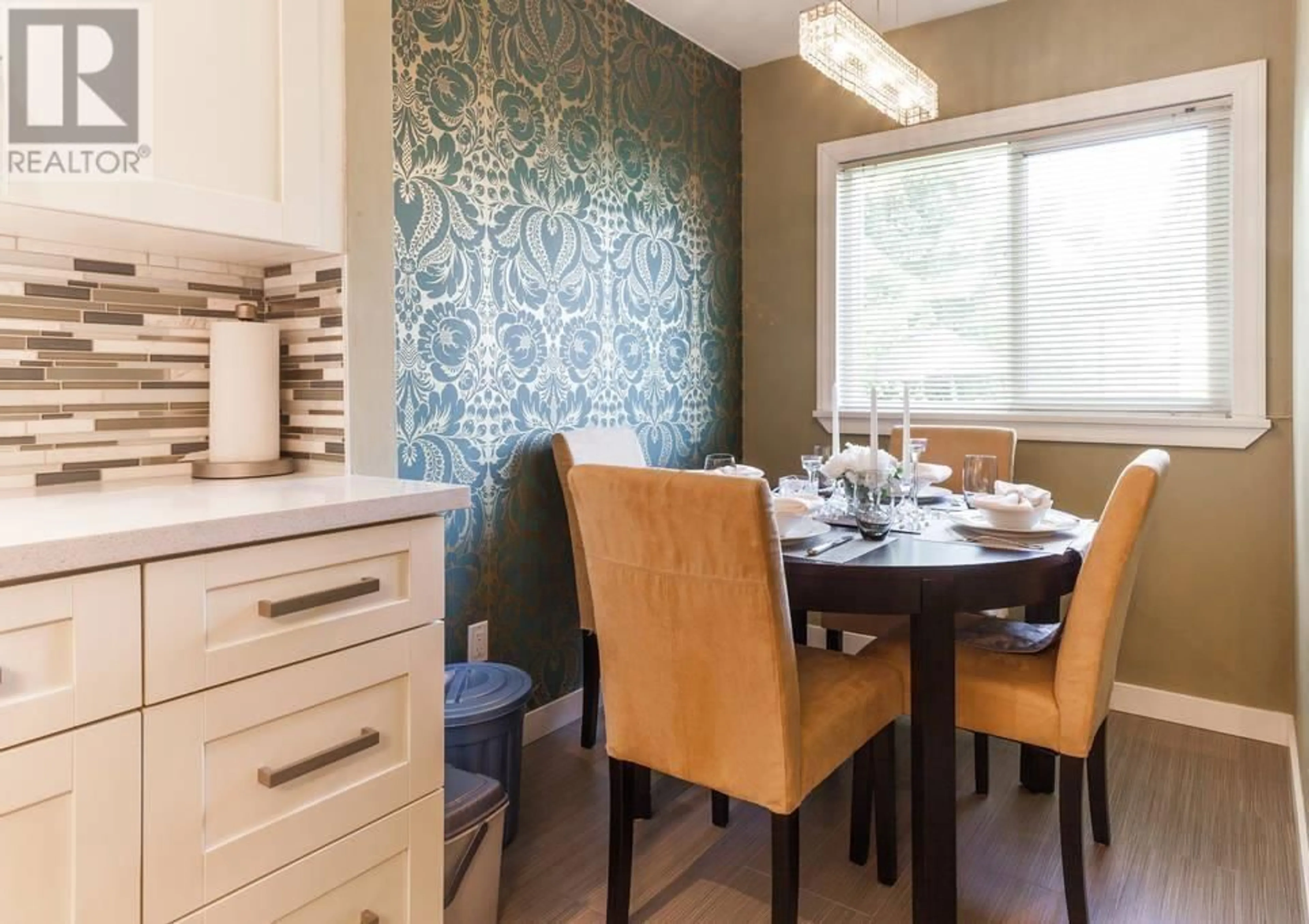 Dining room, wood/laminate floor for 417 GARRETT STREET, New Westminster British Columbia V3L3S1