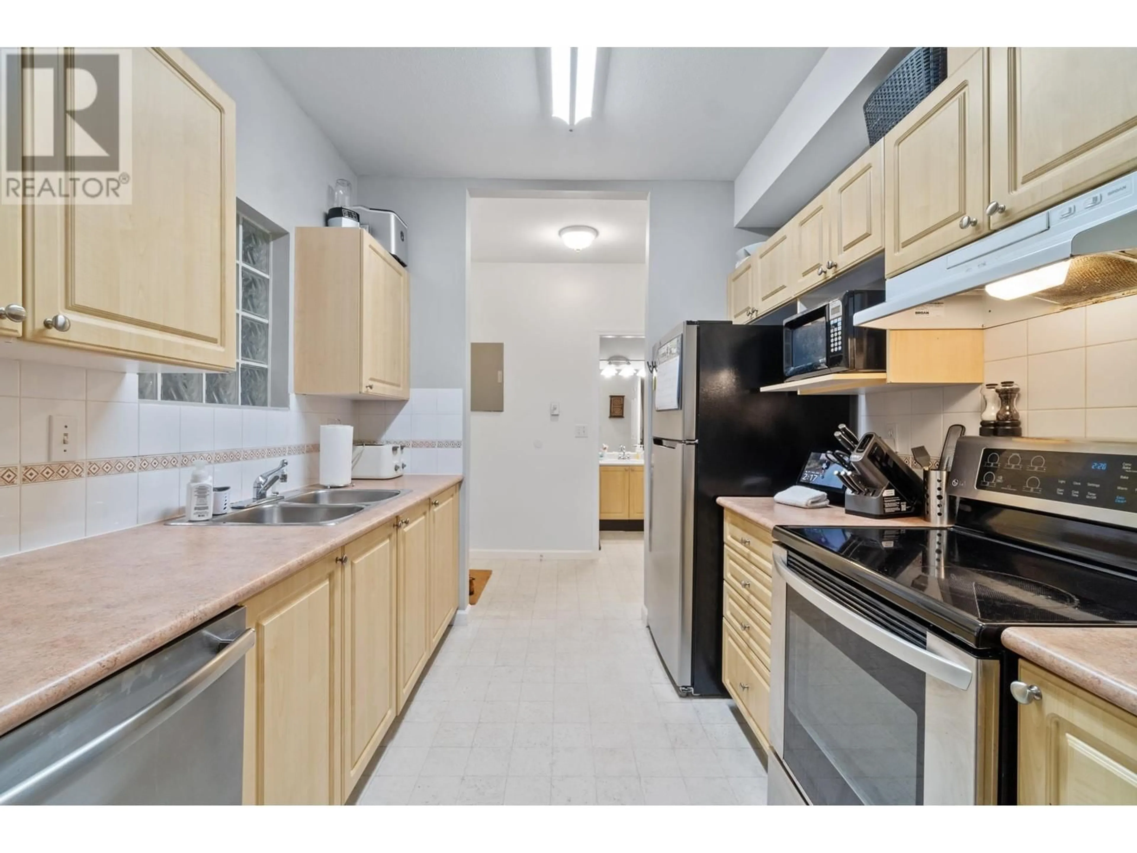 Standard kitchen, unknown for 104 11519 BURNETT STREET, Maple Ridge British Columbia V2X6P3