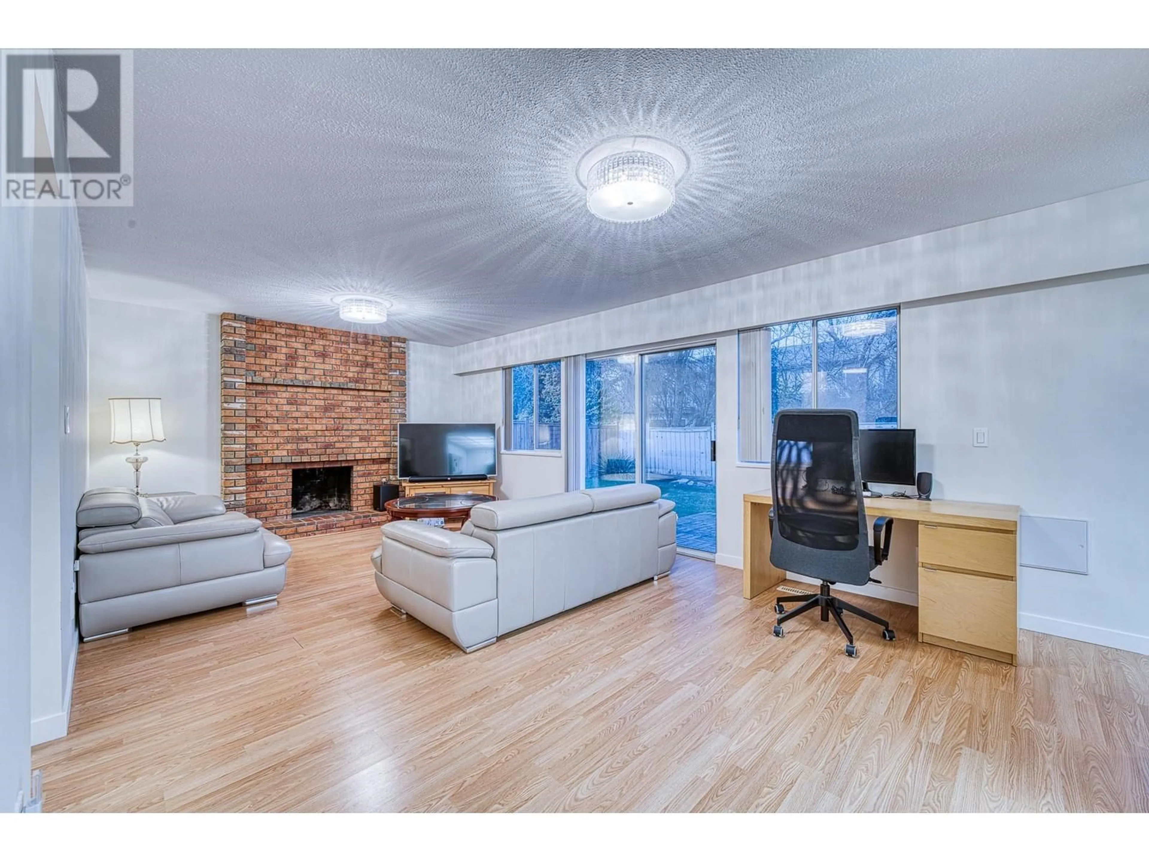 Living room with furniture, wood/laminate floor for 5591 JASKOW DRIVE, Richmond British Columbia V7E5W4