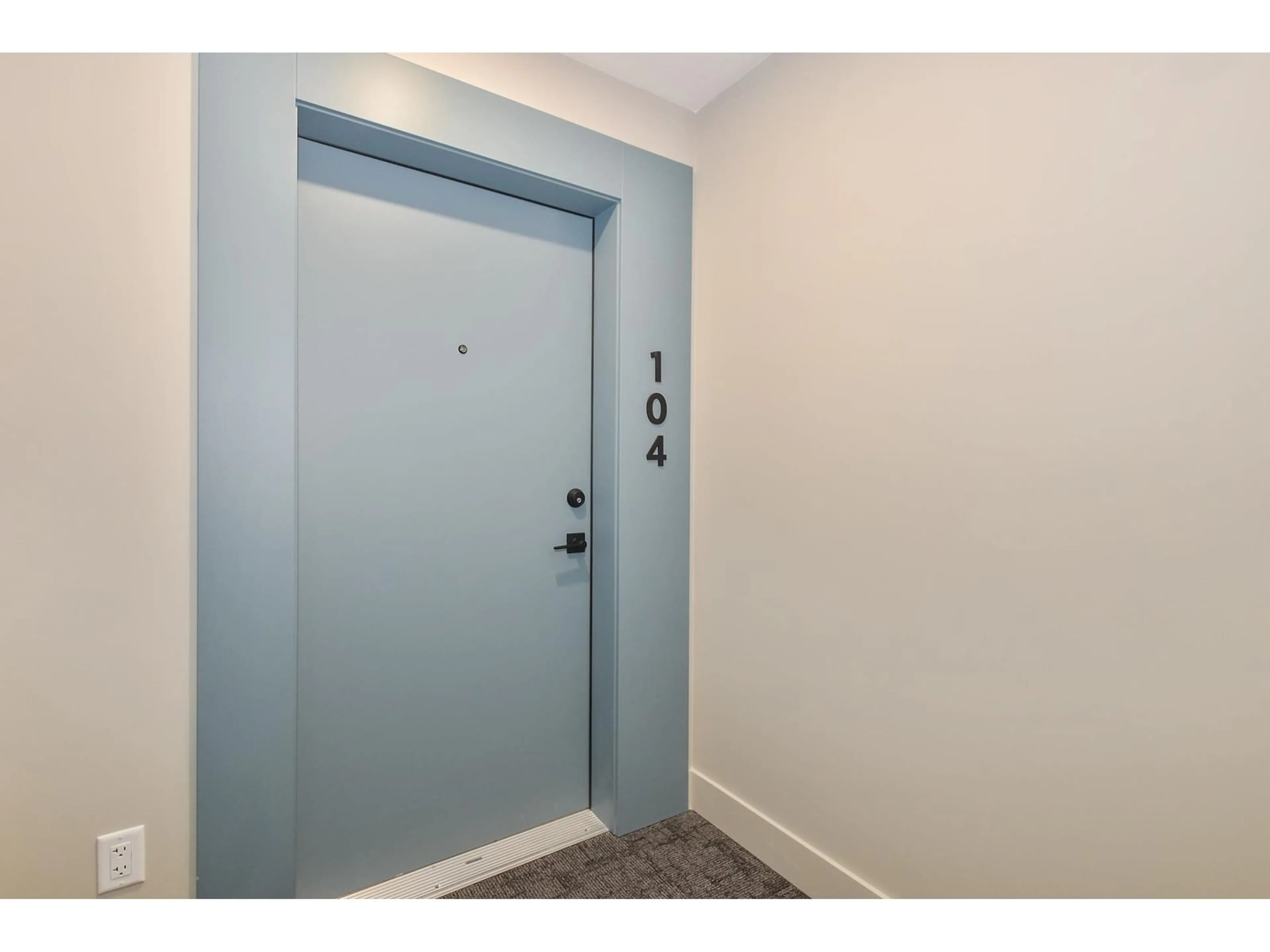 Indoor entryway for 104 45505 CAMPUS DRIVE|Garrison Crossing, Chilliwack British Columbia V2R6L2