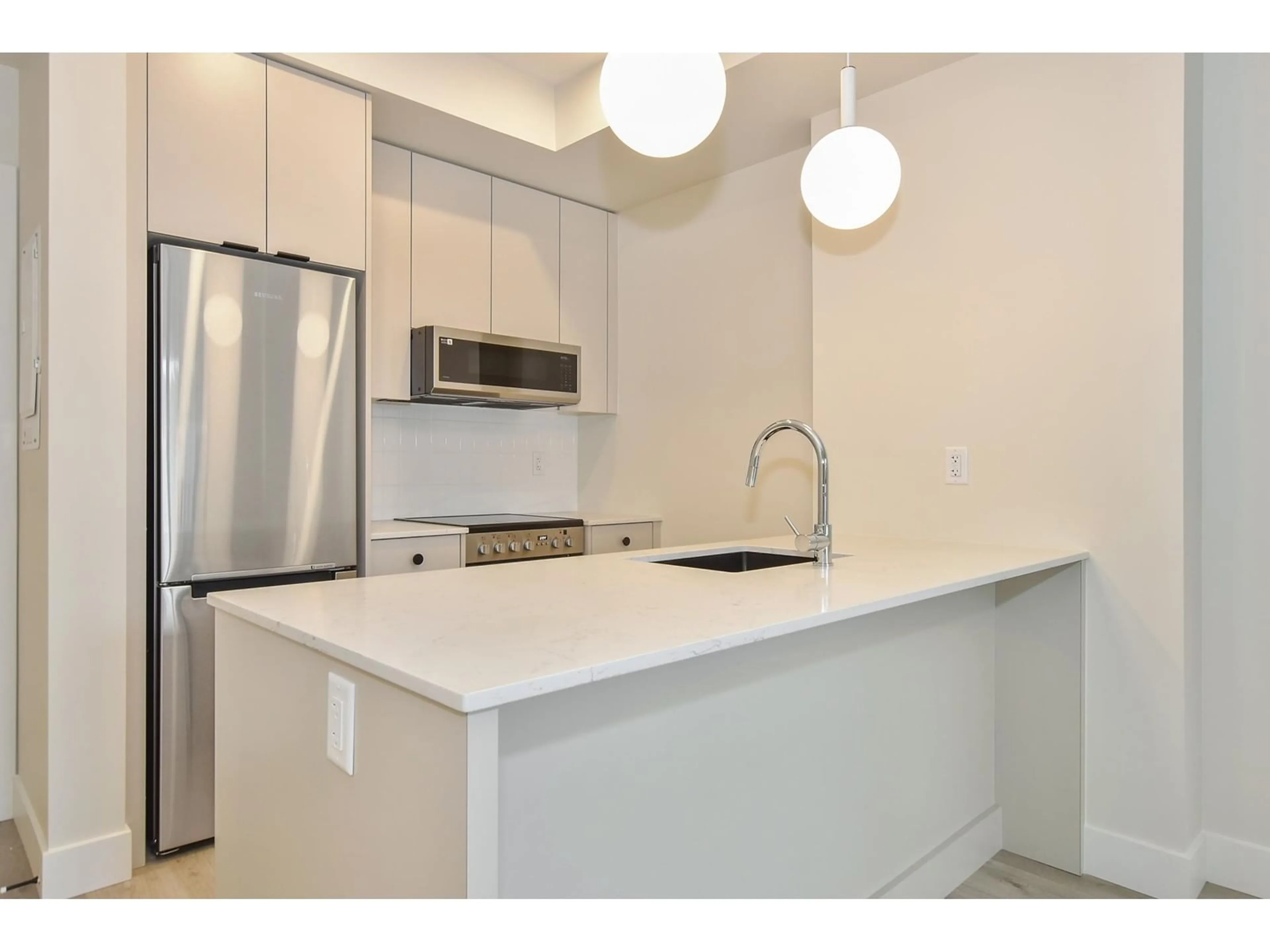 Standard kitchen, unknown for 104 45505 CAMPUS DRIVE|Garrison Crossing, Chilliwack British Columbia V2R6L2