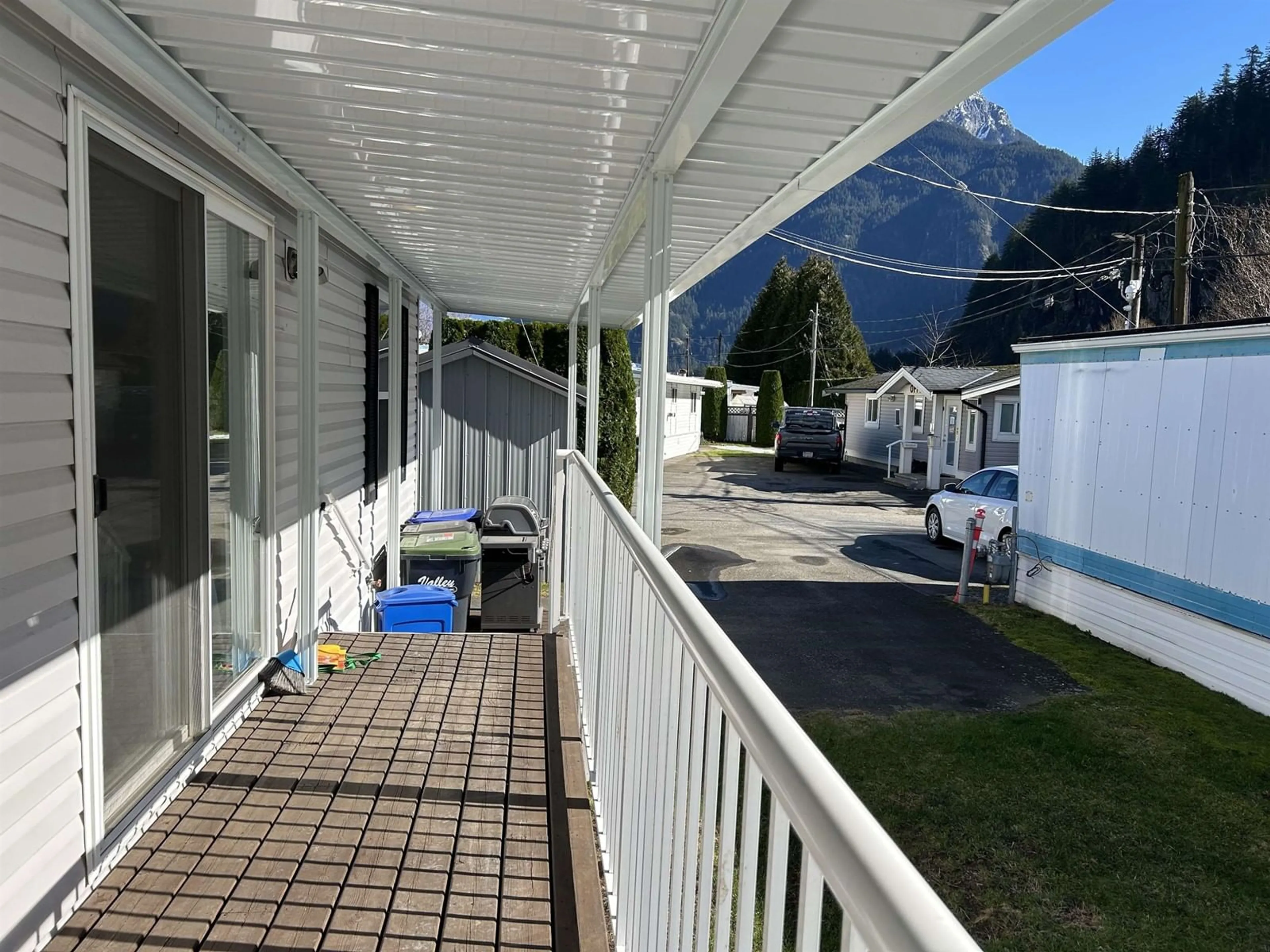 Patio, mountain view for 23 62780 FLOOD HOPE ROAD|Hope, Hope British Columbia V0X1L2