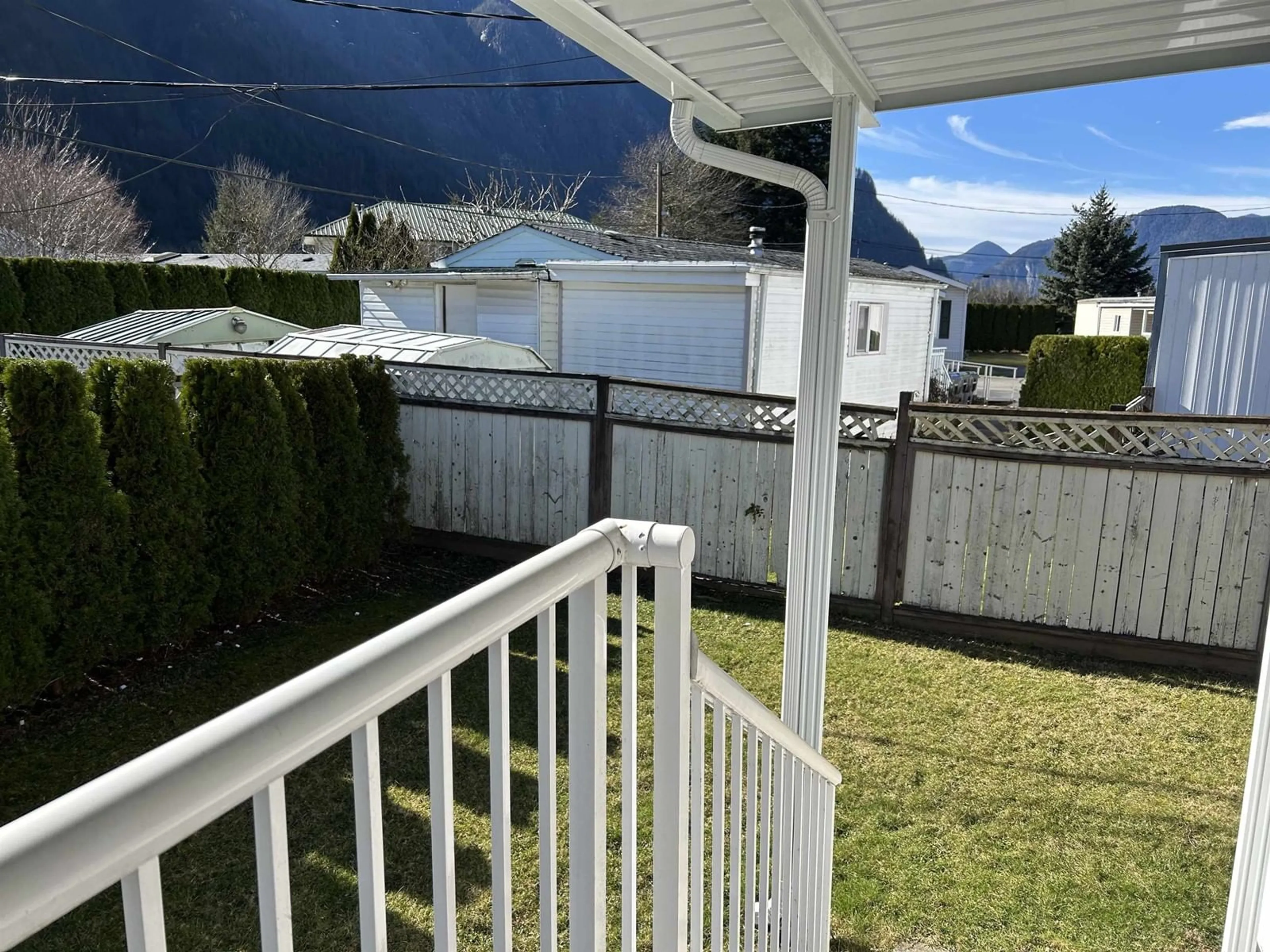 Patio, mountain view for 23 62780 FLOOD HOPE ROAD|Hope, Hope British Columbia V0X1L2