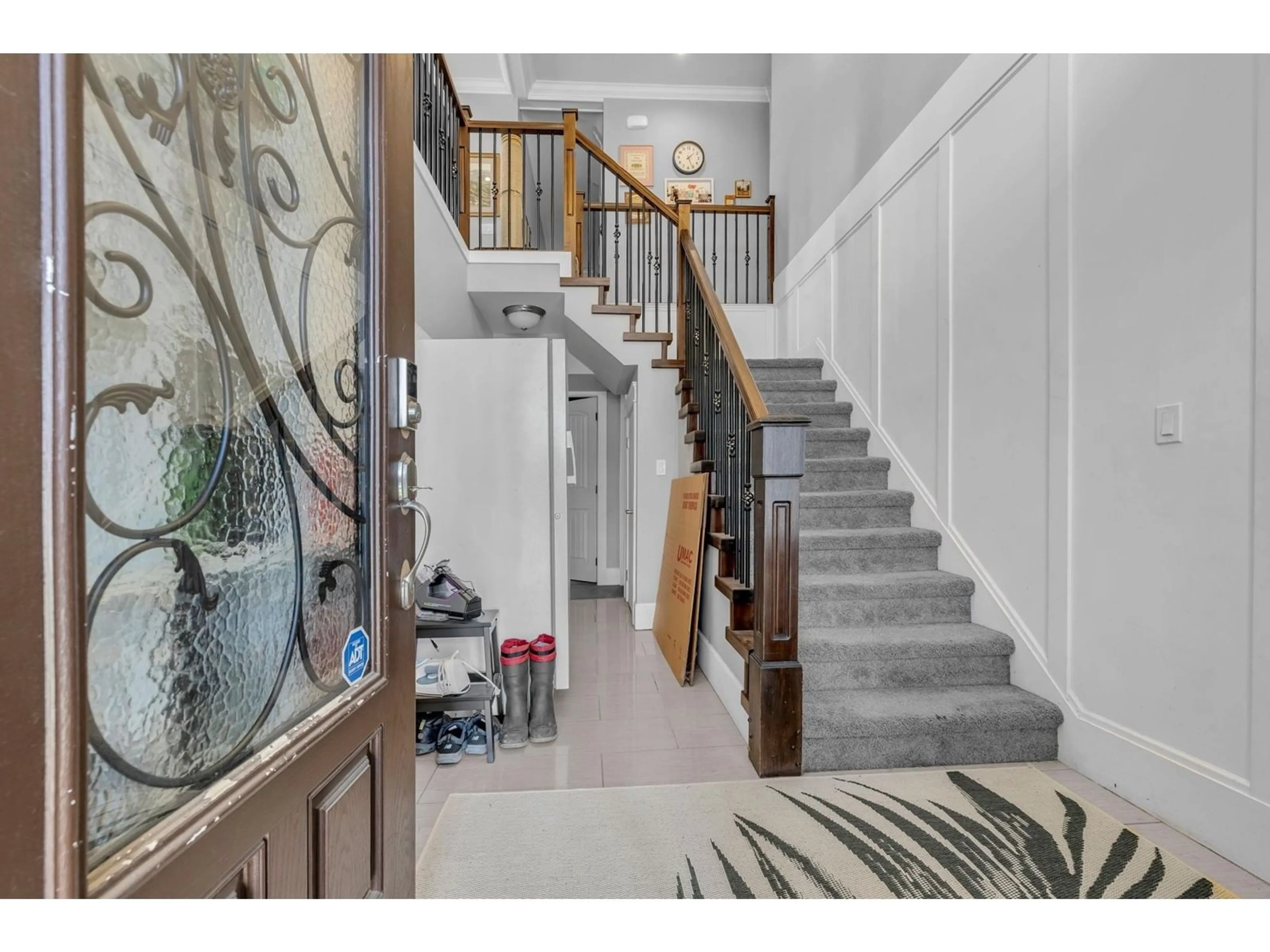 Indoor entryway for 11039 132, Surrey British Columbia V3T3X1