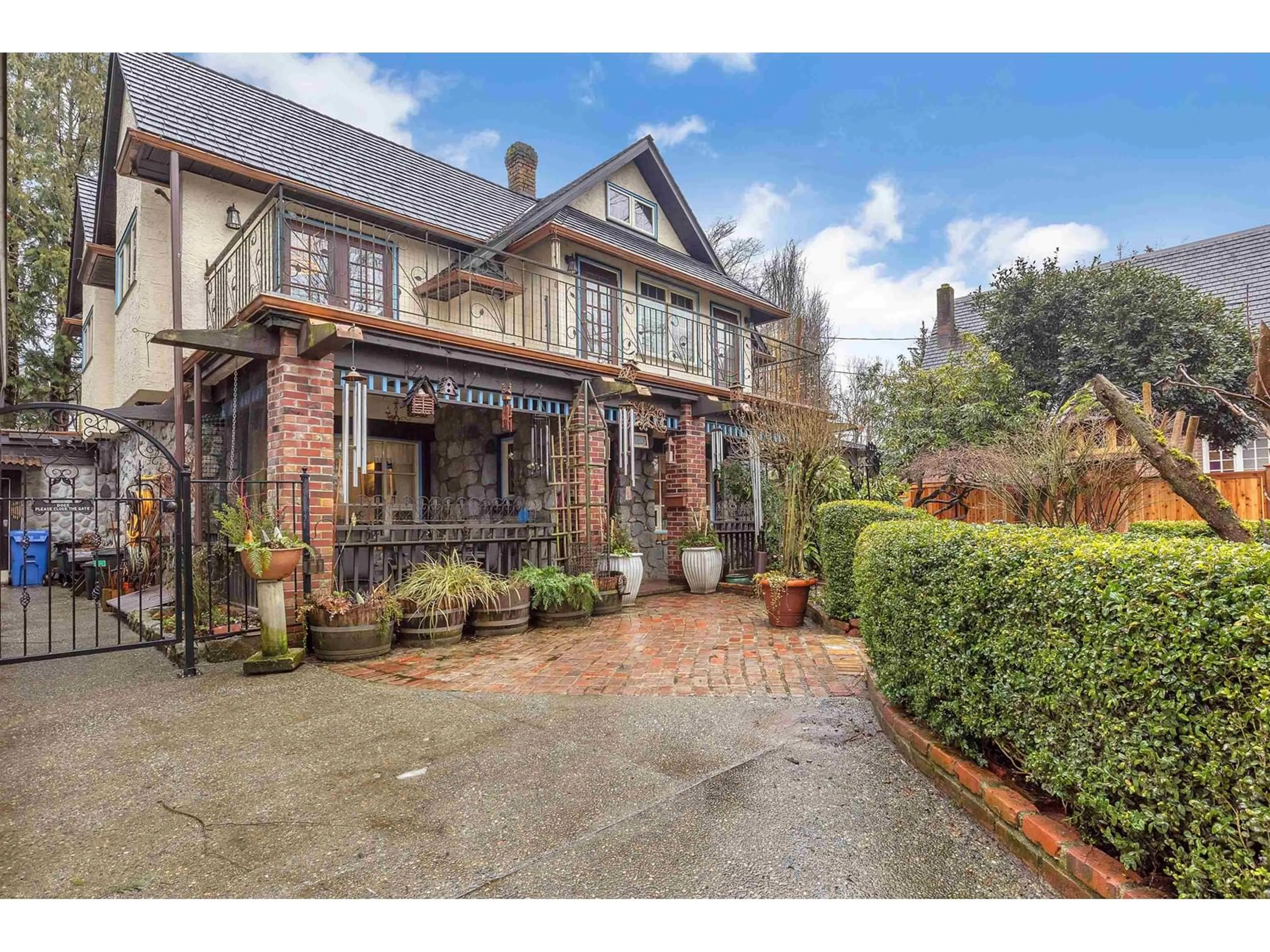 A pic from outside/outdoor area/front of a property/back of a property/a pic from drone, street for 4314 WRIGHT, Abbotsford British Columbia V2S7Y8