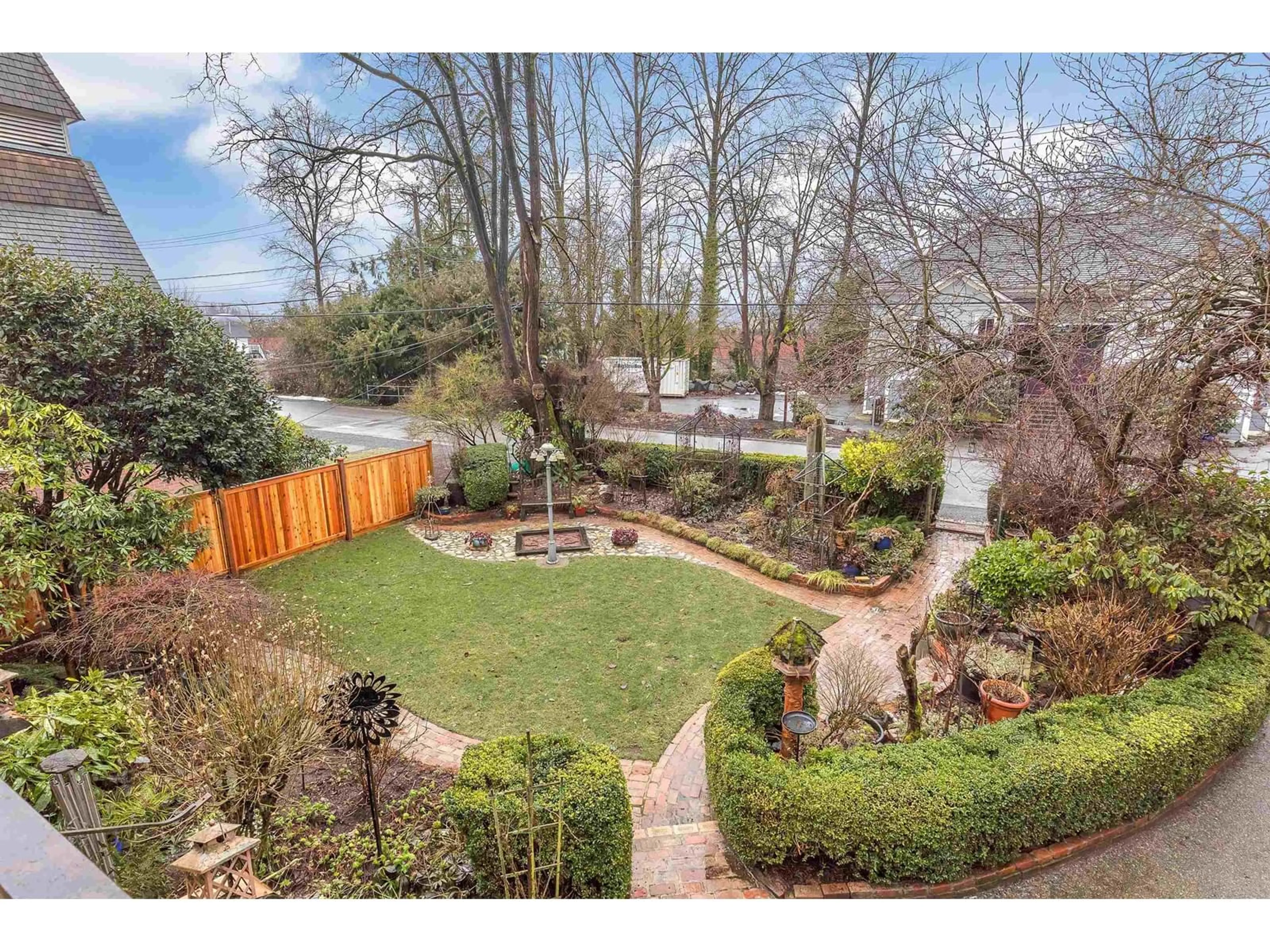 A pic from outside/outdoor area/front of a property/back of a property/a pic from drone, mountain view for 4314 WRIGHT STREET, Abbotsford British Columbia V2S7Y8