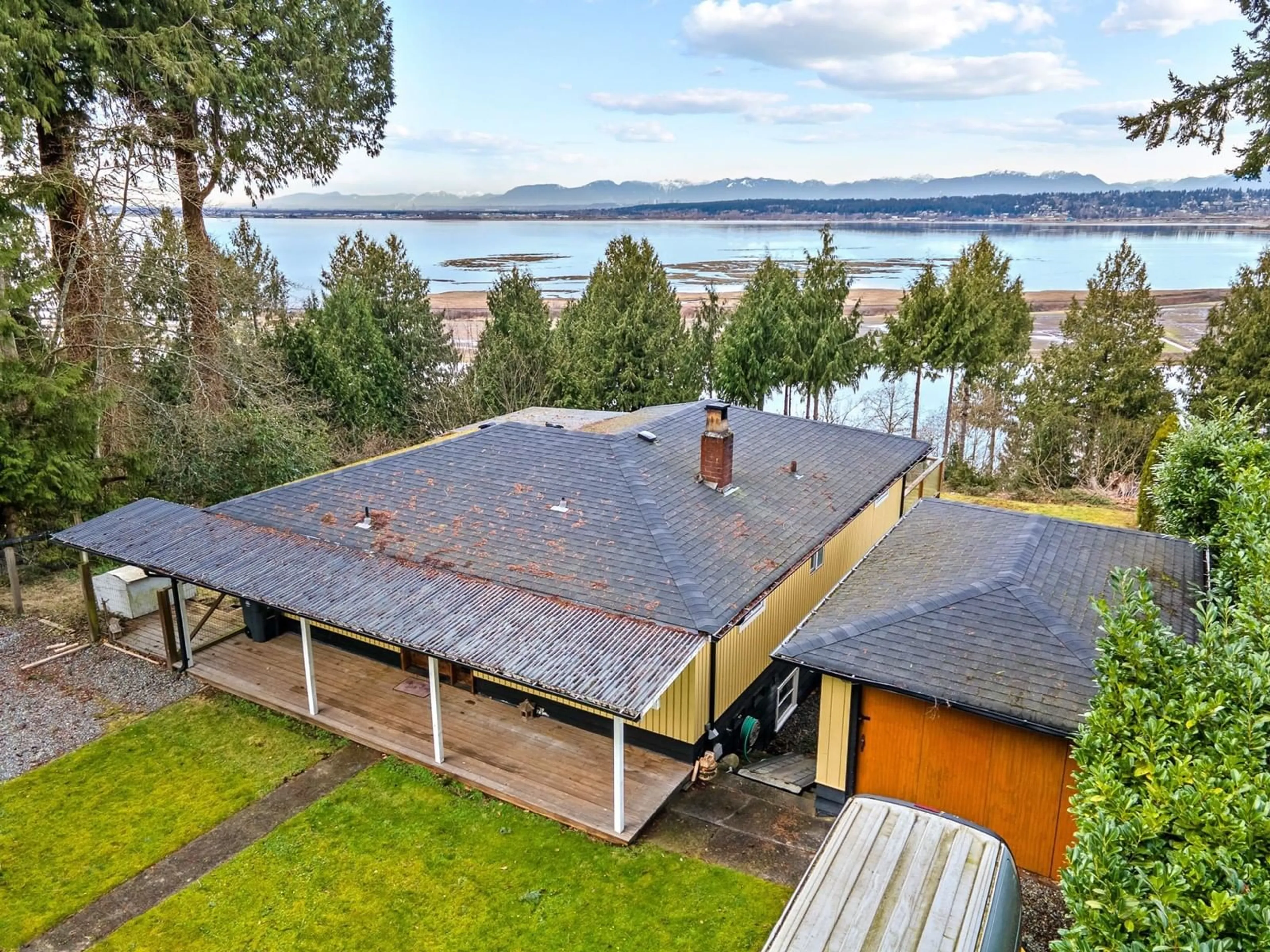 A pic from outside/outdoor area/front of a property/back of a property/a pic from drone, water/lake/river/ocean view for 13021 CRESCENT, Surrey British Columbia V4P1J6