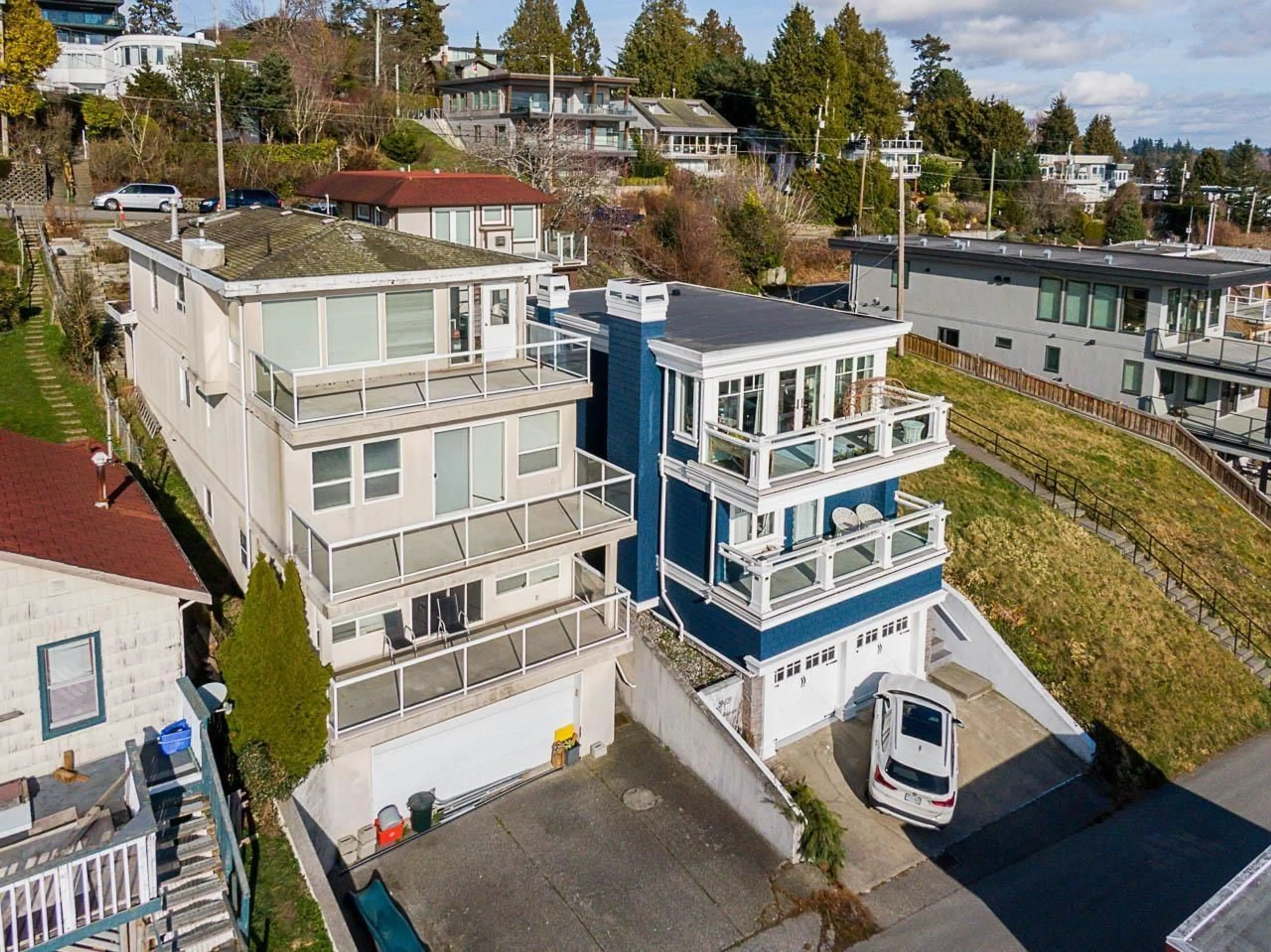 A pic from outside/outdoor area/front of a property/back of a property/a pic from drone, street for 15420 COLUMBIA AVENUE, White Rock British Columbia V4B1J9