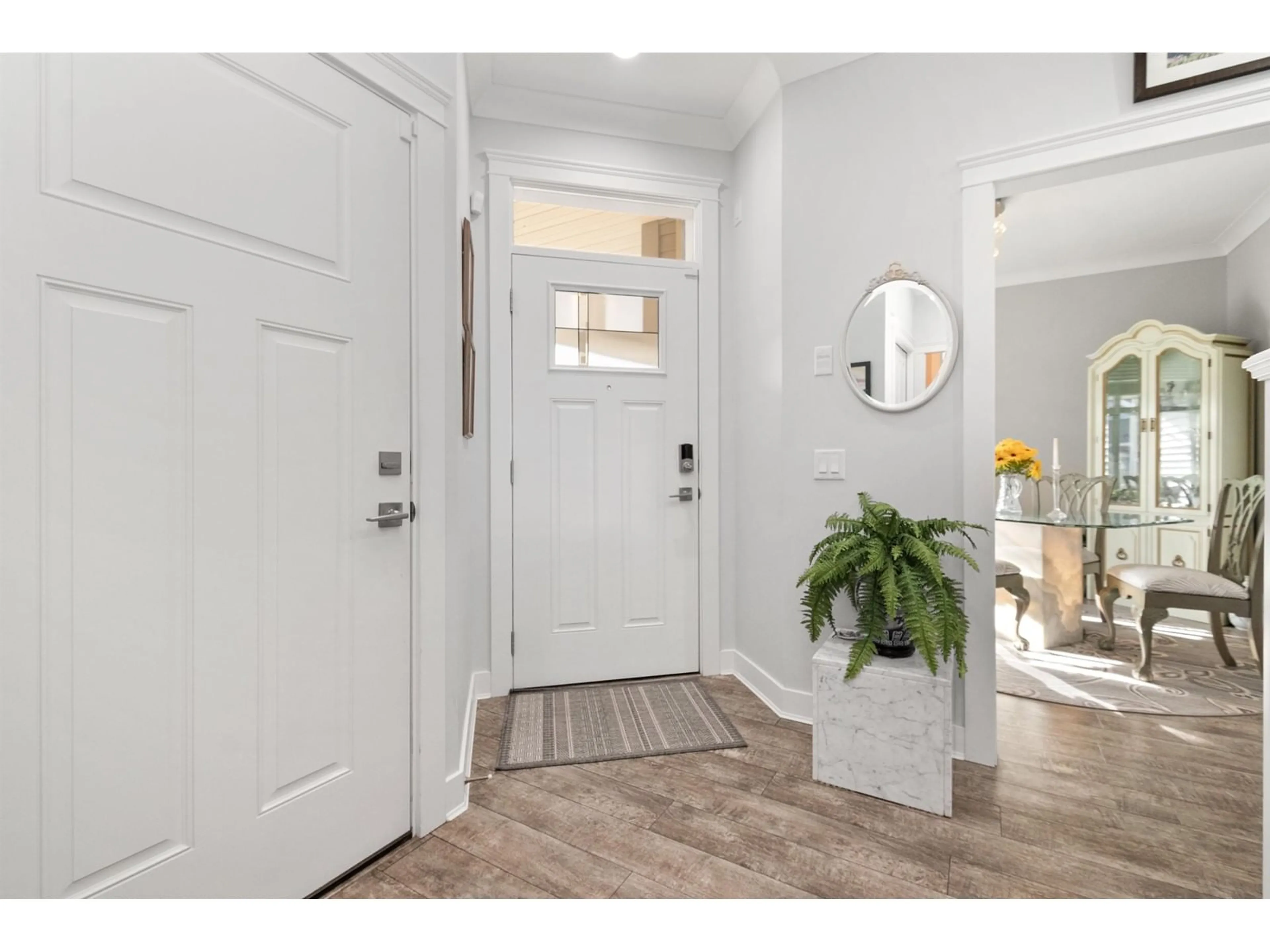 Indoor entryway for 14 - 6211 CHILLIWACK RIVER ROAD, Chilliwack British Columbia V2R6A7
